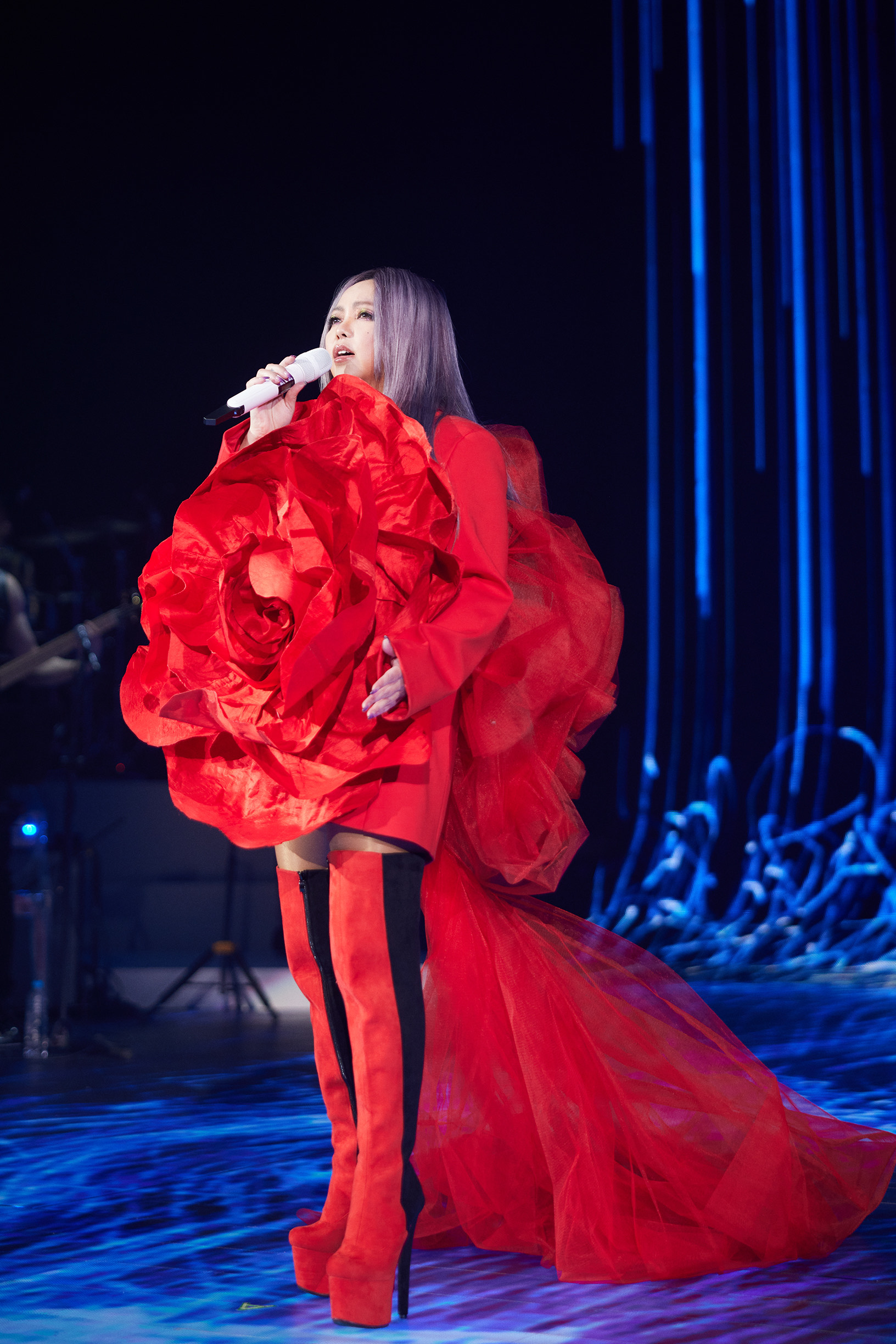 阿妹演唱重新編曲的〈彩虹〉。（聲動娛樂提供）