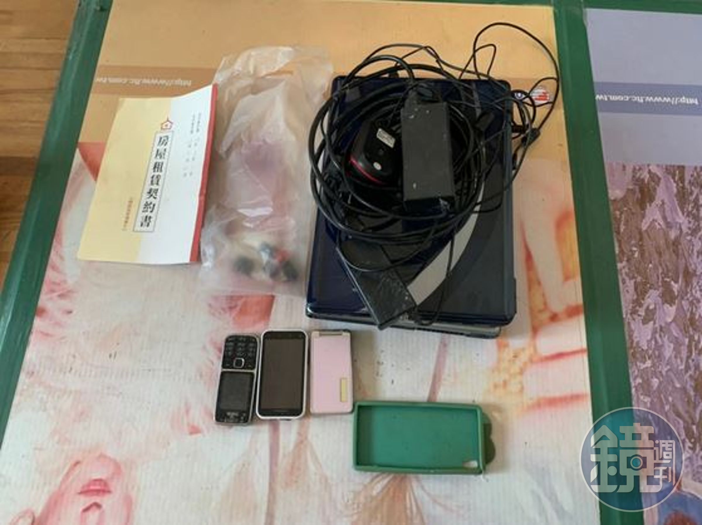 警方查扣劉男作案用的筆電、硬碟，還原他刪除的淫照。（翻攝畫面）