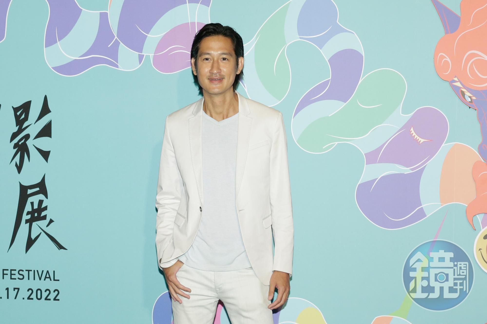曾經很怕與男生演親熱戲，在與段鈞豪獻出同性吻初體驗後，唐治平說自己白擔心18年。
