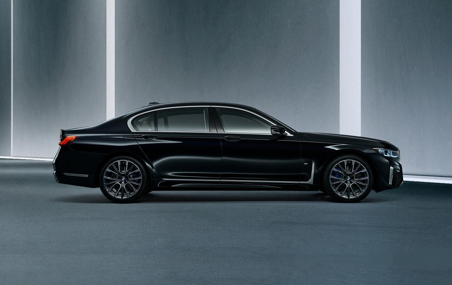 傲視車壇的Carbon Core碳纖維車體結構，結合BMW Personal CoPilot智慧駕駛輔助科技，創造凌駕對手的造車標竿。
