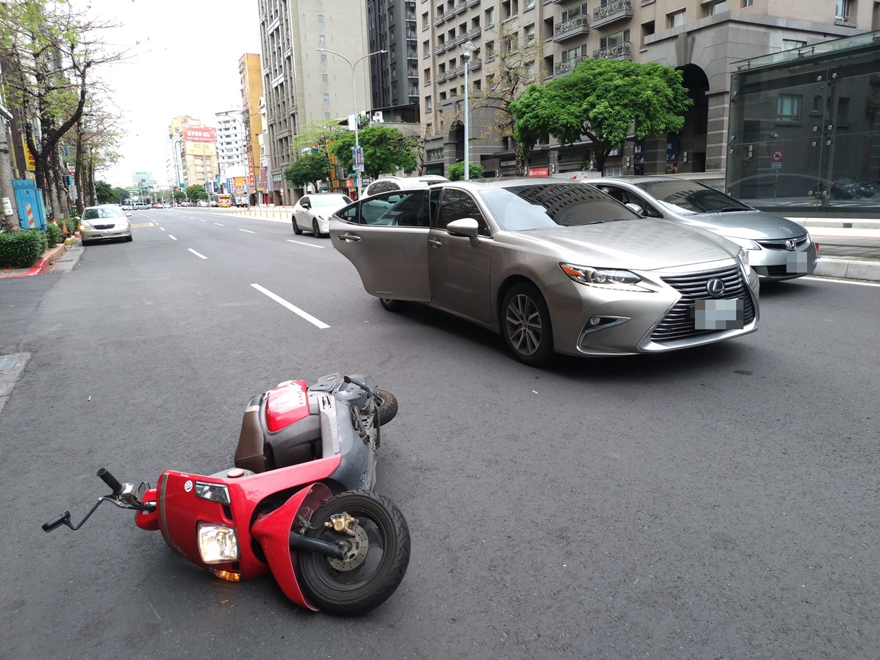 國立台灣師範大學跆拳道代表隊選手謝懷瑩，日前遭人從後座開門擊落。（翻攝自謝懷瑩臉書）