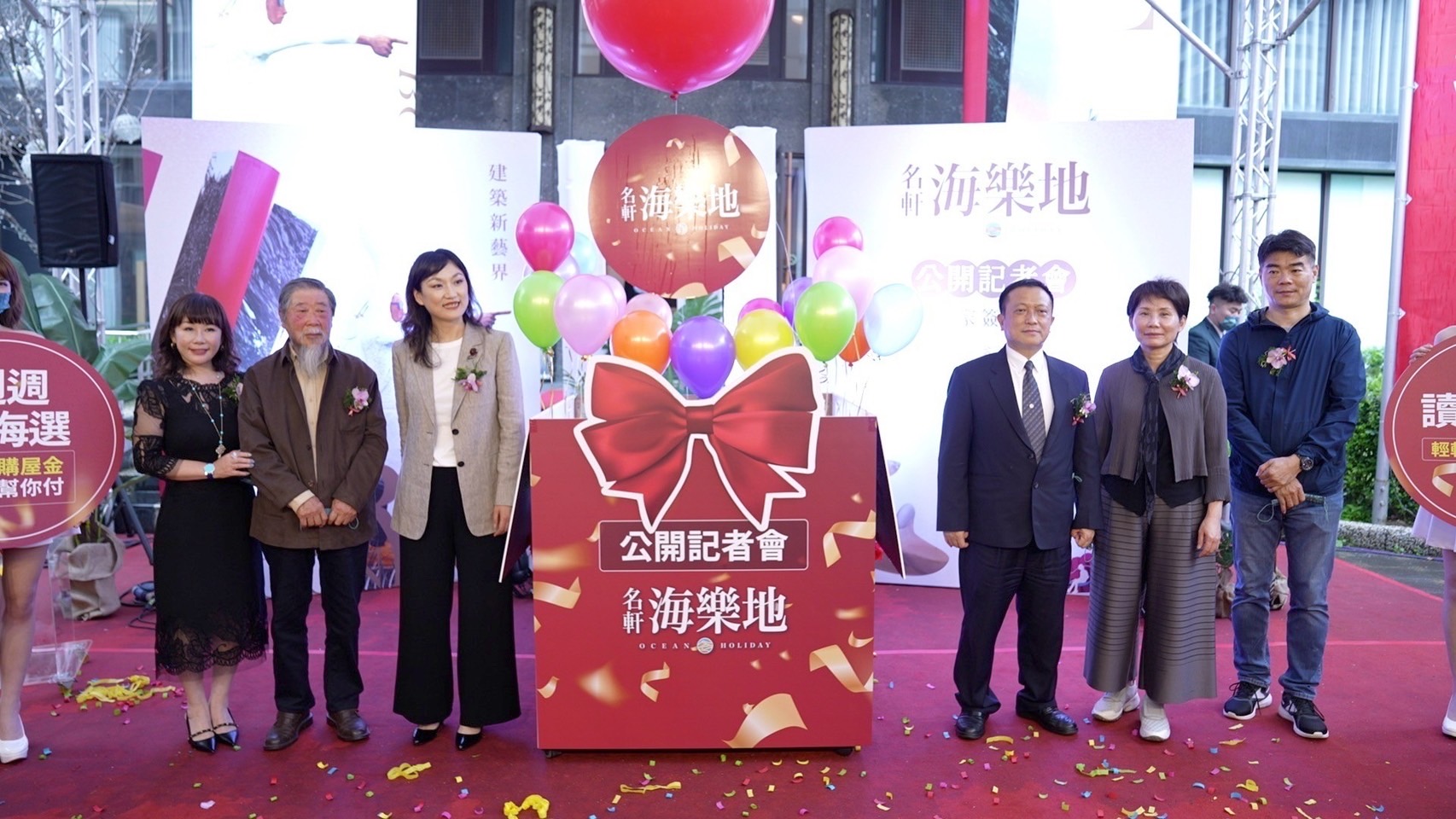 由左至右 綠堡機構-寶穎廣告 蔡季㚬董事長| 國寶級藝術家 李再鈐大師 名軒開發 吳泓瑩董事長 名軒開發 吳勝利總經理 麗寶文教基金會 吳秋賢執行長 藝術家宋璽德