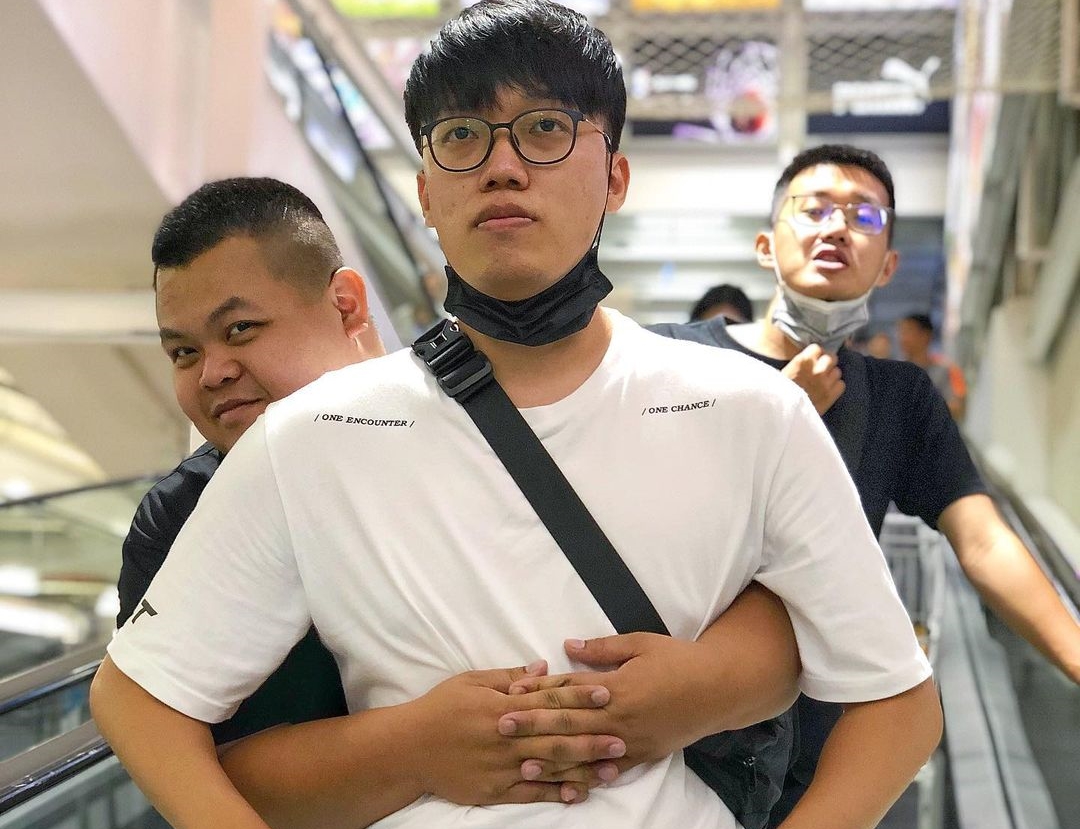 YouTuber團體「狠愛演」於2020年宣布團隊解散，主要成員牛排（右）、胡椒（中）、大蛇丸（左）3人各自單飛。（翻攝自狠愛演IG）