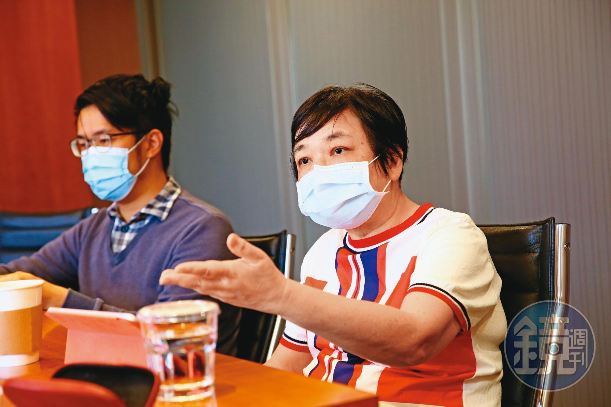 面對遠傳、亞太合併爭議,曾參與《公司法》修法的權威教授方嘉麟(右)也站出來發聲。