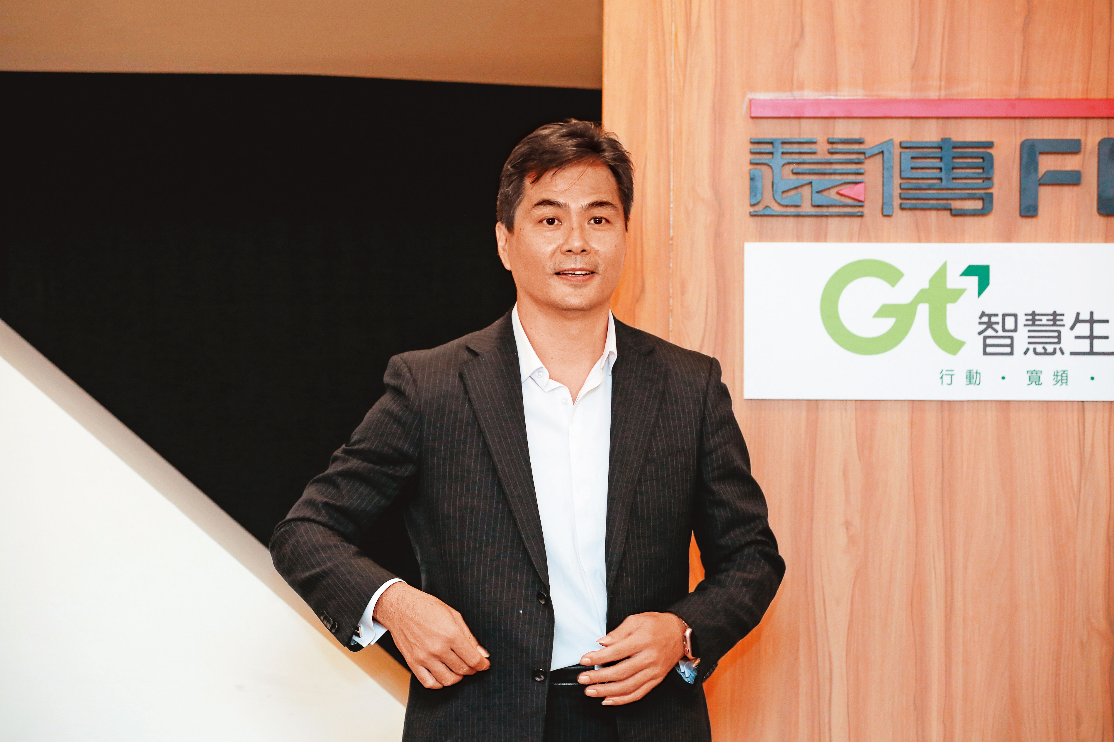 陳鵬重申，亞太電信未賤賣給遠傳，與「台星併」的合併基礎相同。