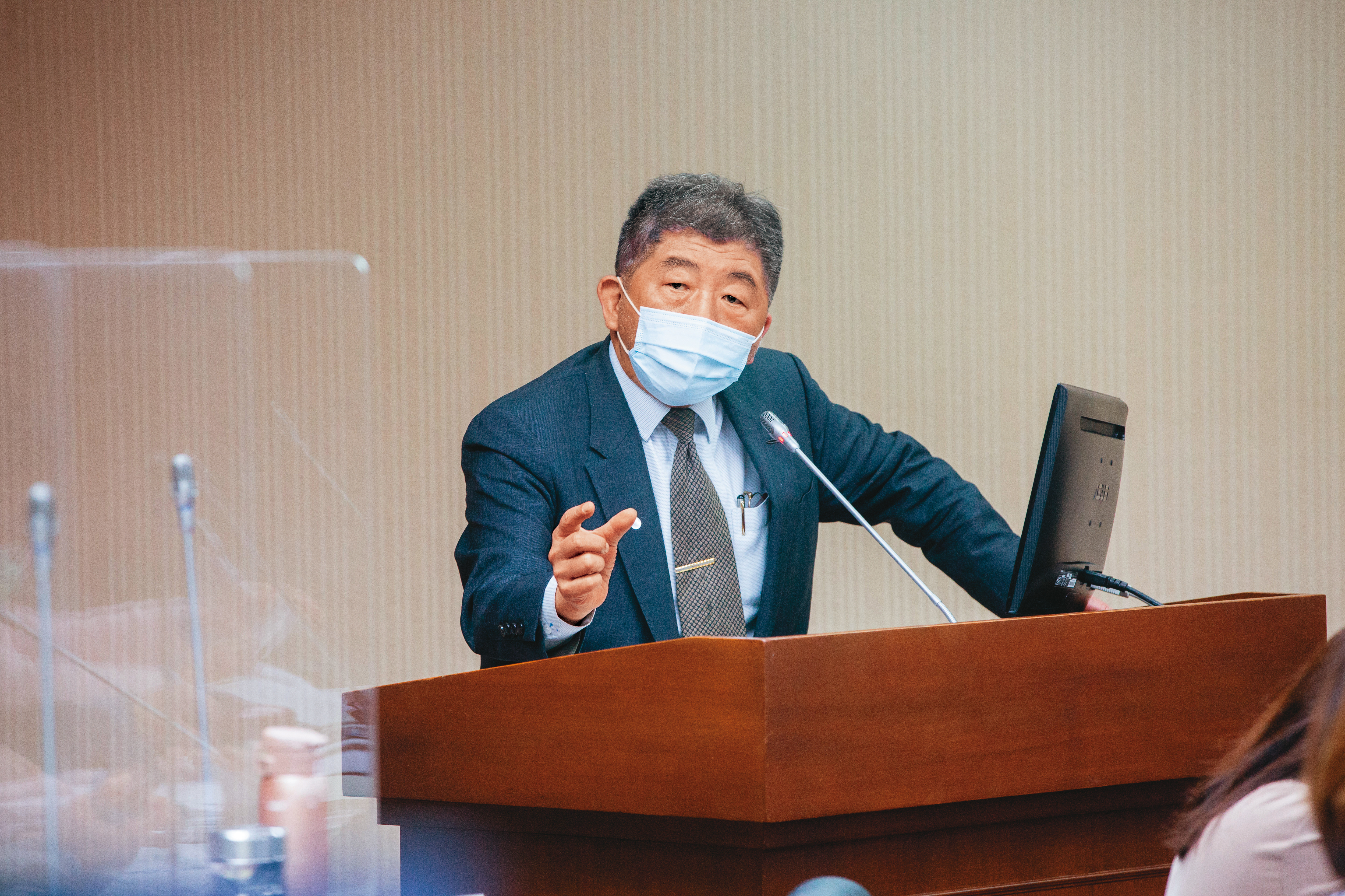 疫情指揮官陳時中可能參選台北市長，引起正反討論。