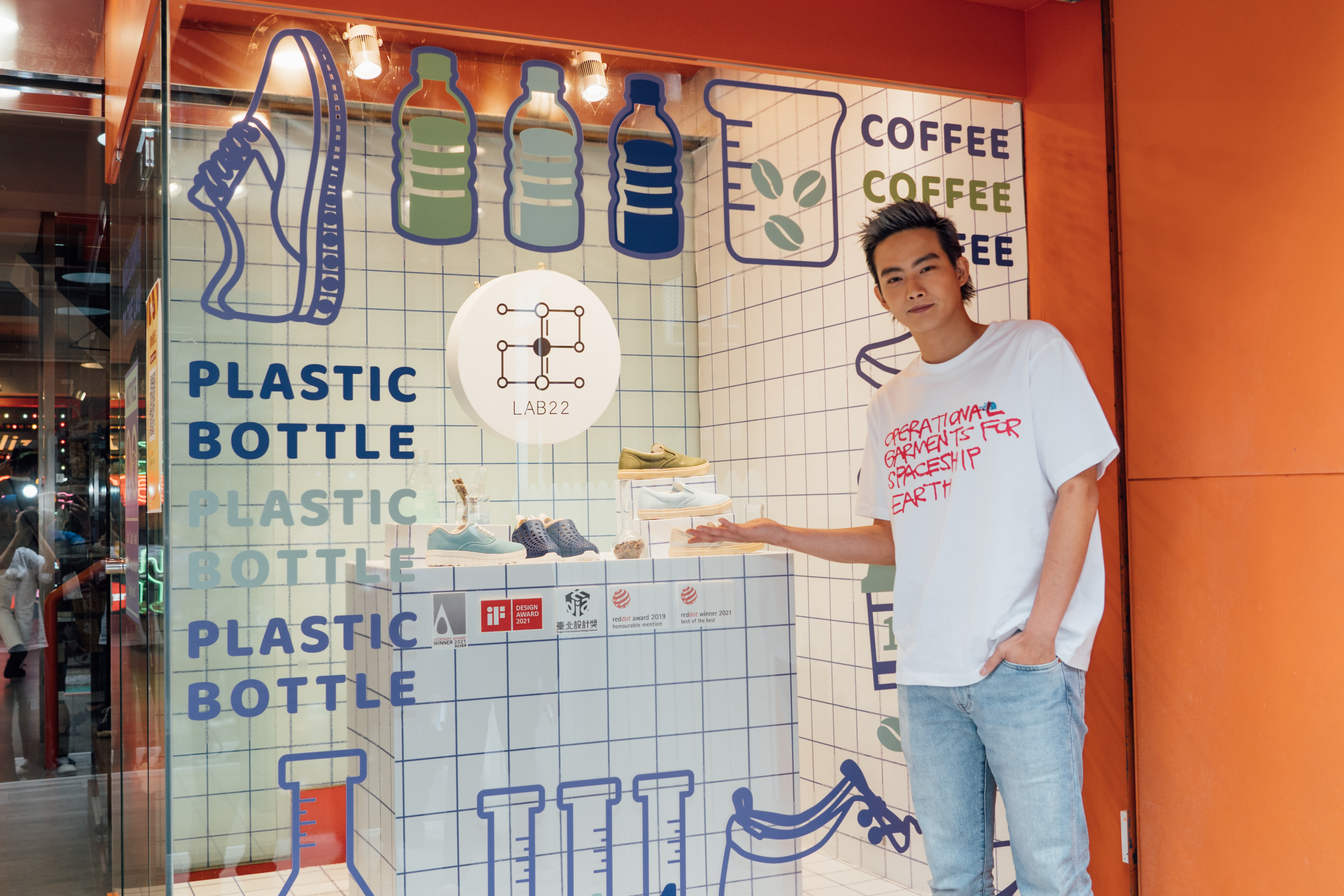 參加活動之前，張庭瑚先試穿過好一陣子三棲鞋，現場大力分享試穿體驗心得。（星勢力提供）