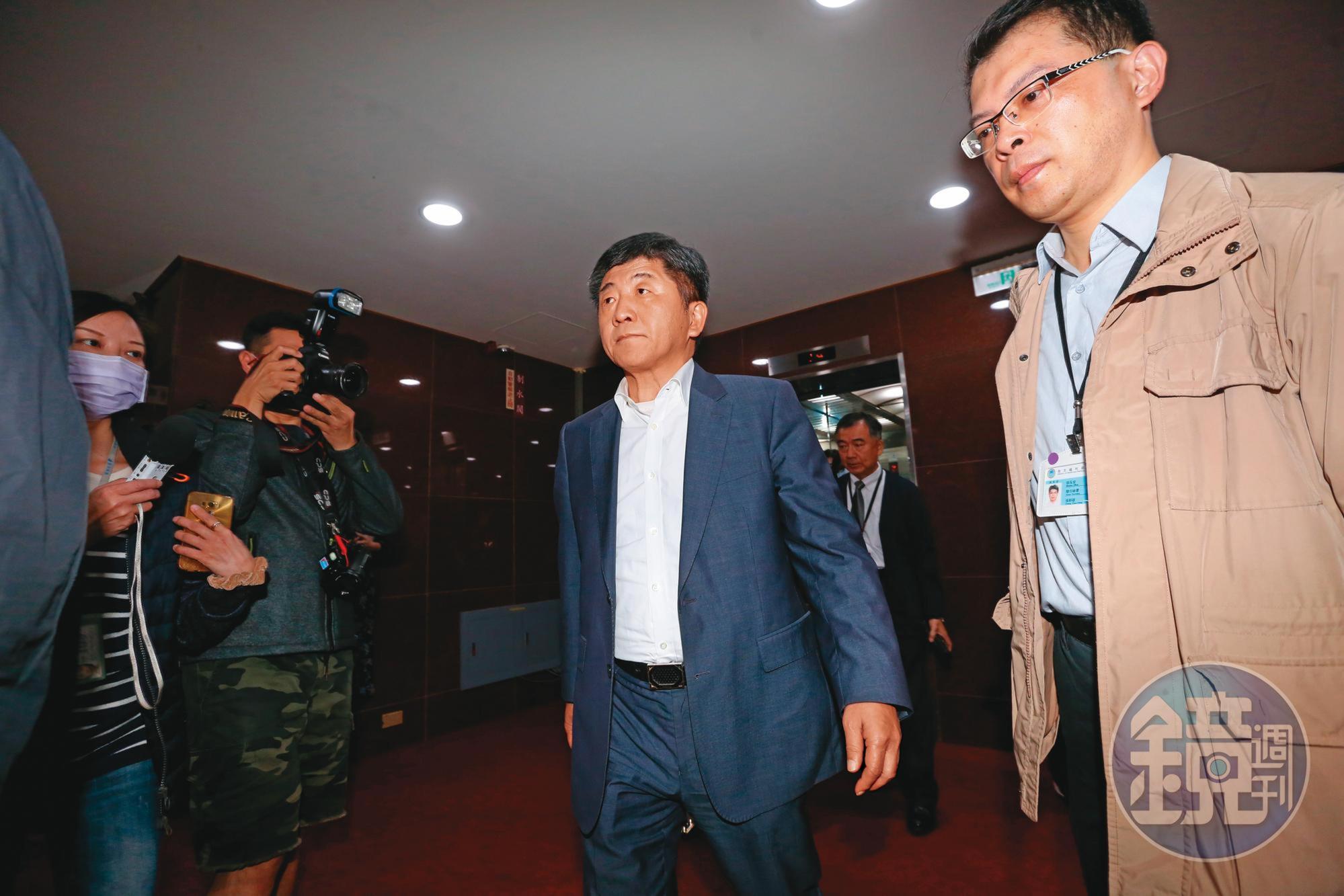被點名台北市長熱門人選的陳時中,以維持防疫是首要任務基調回應,「做好後才有其他可能。」