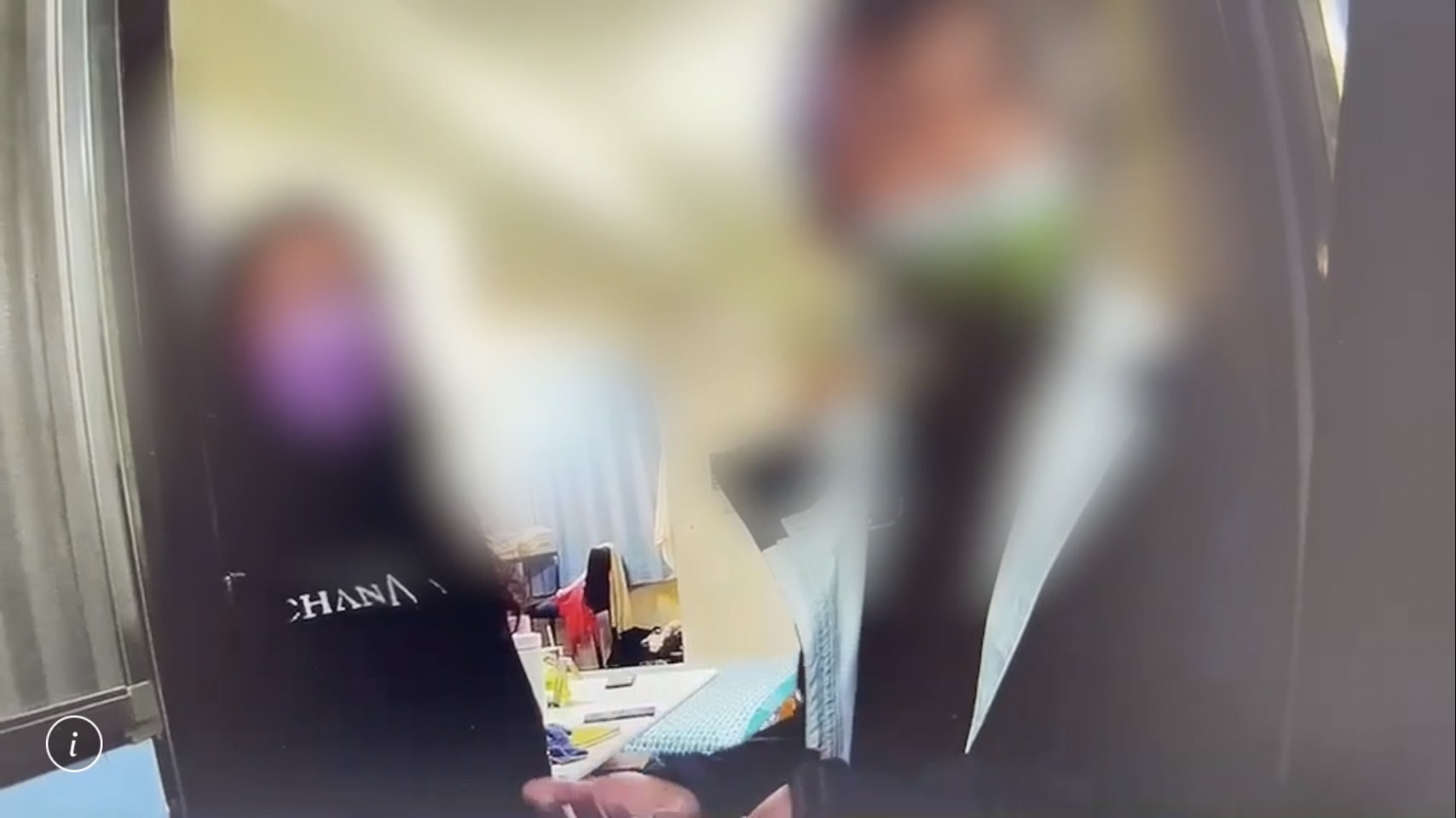 張女（左）與陳男為了罰鍰問題發生爭執。（翻攝畫面）