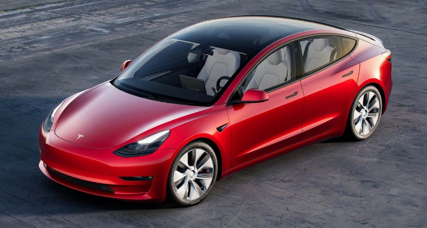 網友抱怨叫車遇到一台白色皮椅的特斯拉,打開車門卻聽到司機對她說:「不要弄髒我的椅子」。(示意圖,翻攝自特斯拉官網)