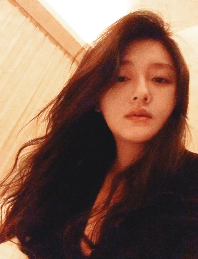 大S失婚之後，隨即離奇搭上20年前的男友酷龍，兩人沒見面就決定結婚。（翻攝大S臉書）