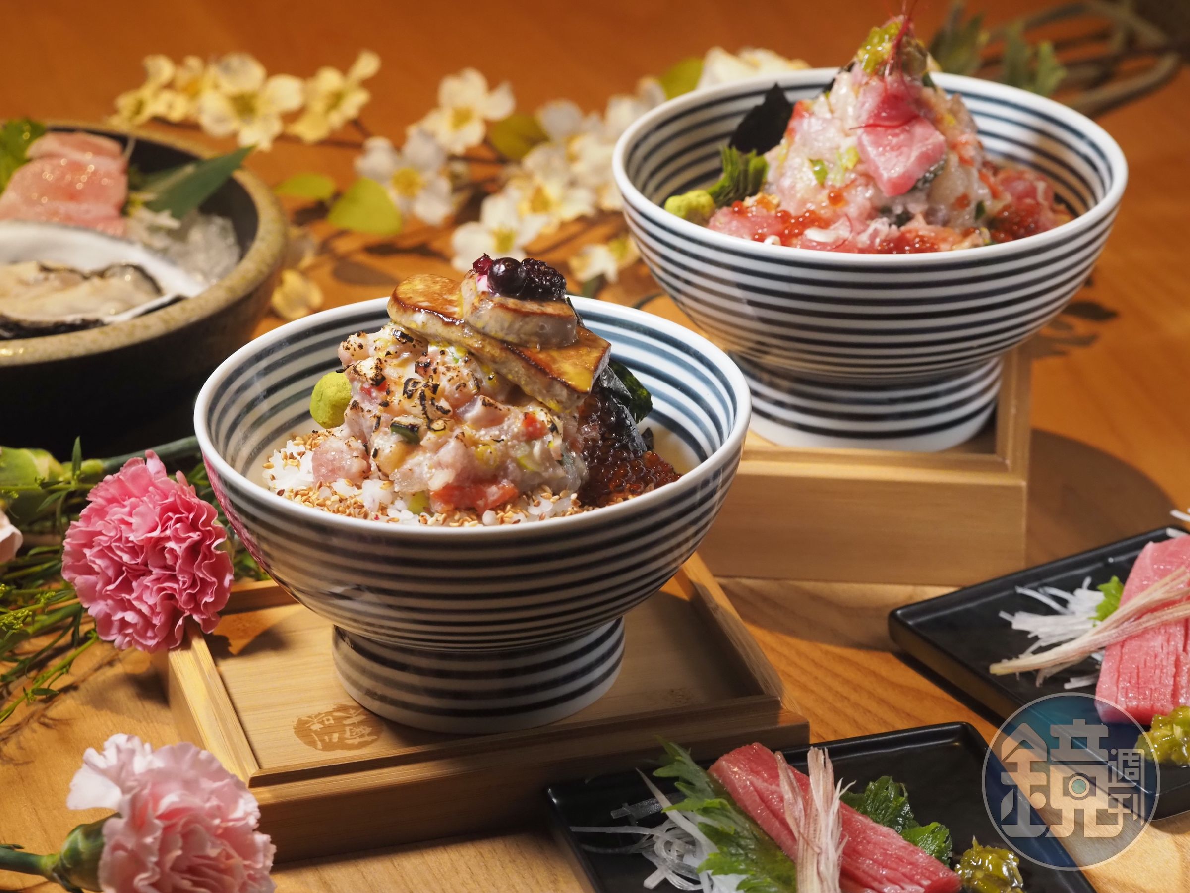 母親節限定的「櫻 黑鮪魚雙人御膳」內含「華 海鮮珠寶盒套餐」、「輝  黑鮪魚海鮮珠寶盒」、「日本黑鮪魚刺身」2份、「軟性氣泡飲」任選2杯。（2,210元／組）