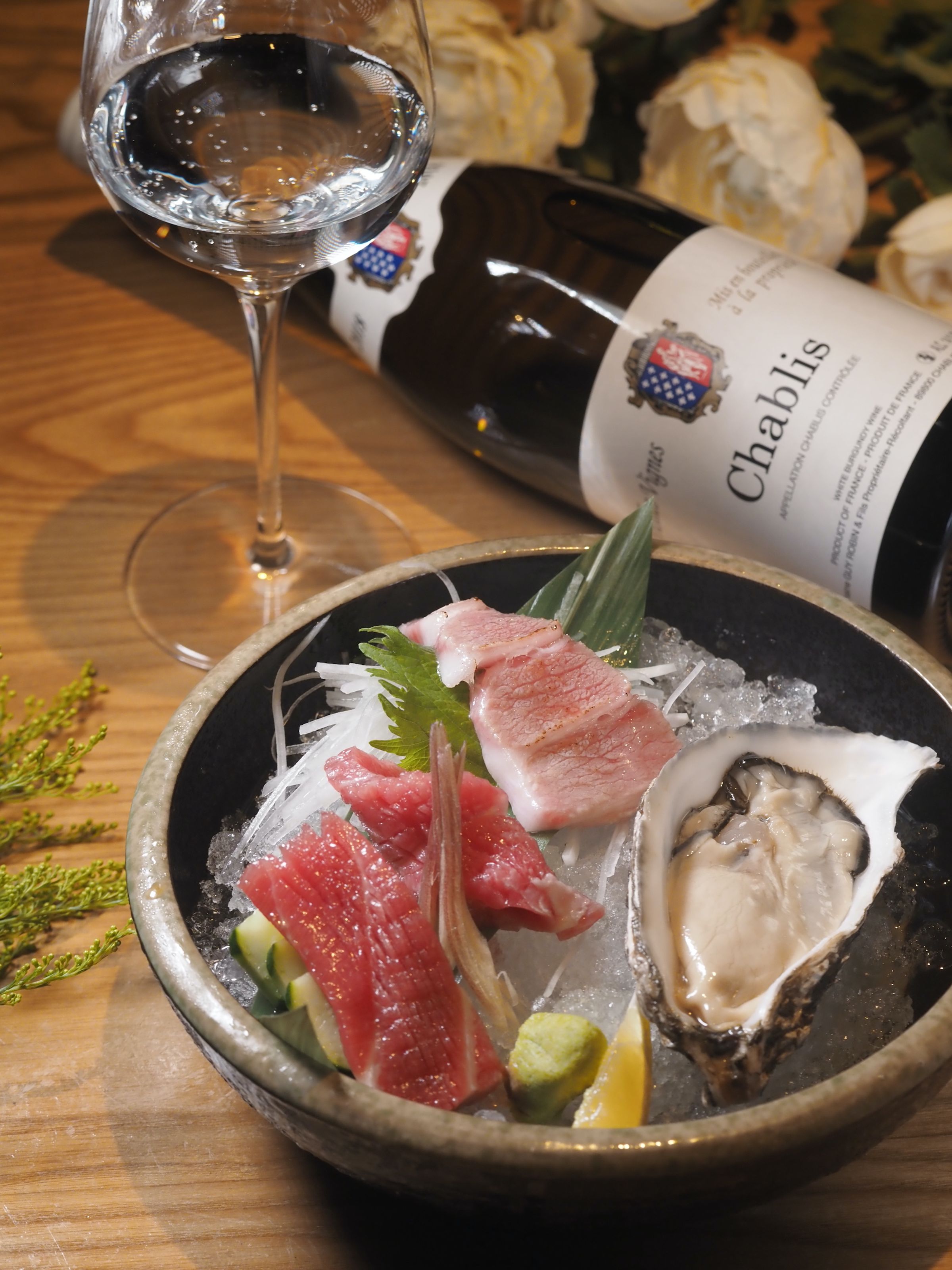 點任一款黑鮪魚系列商品，即可加購「饗樂餐酒組」，內含「御品日本黑鮪魚盛合」「日本厚岸生蠔（口味任選）」「夏伯力白酒」。（1,199元／組，每日限量5組）