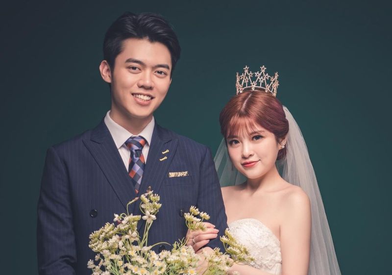 米砂新婚拍攝浪漫婚紗照。（韓國藝匠提供）