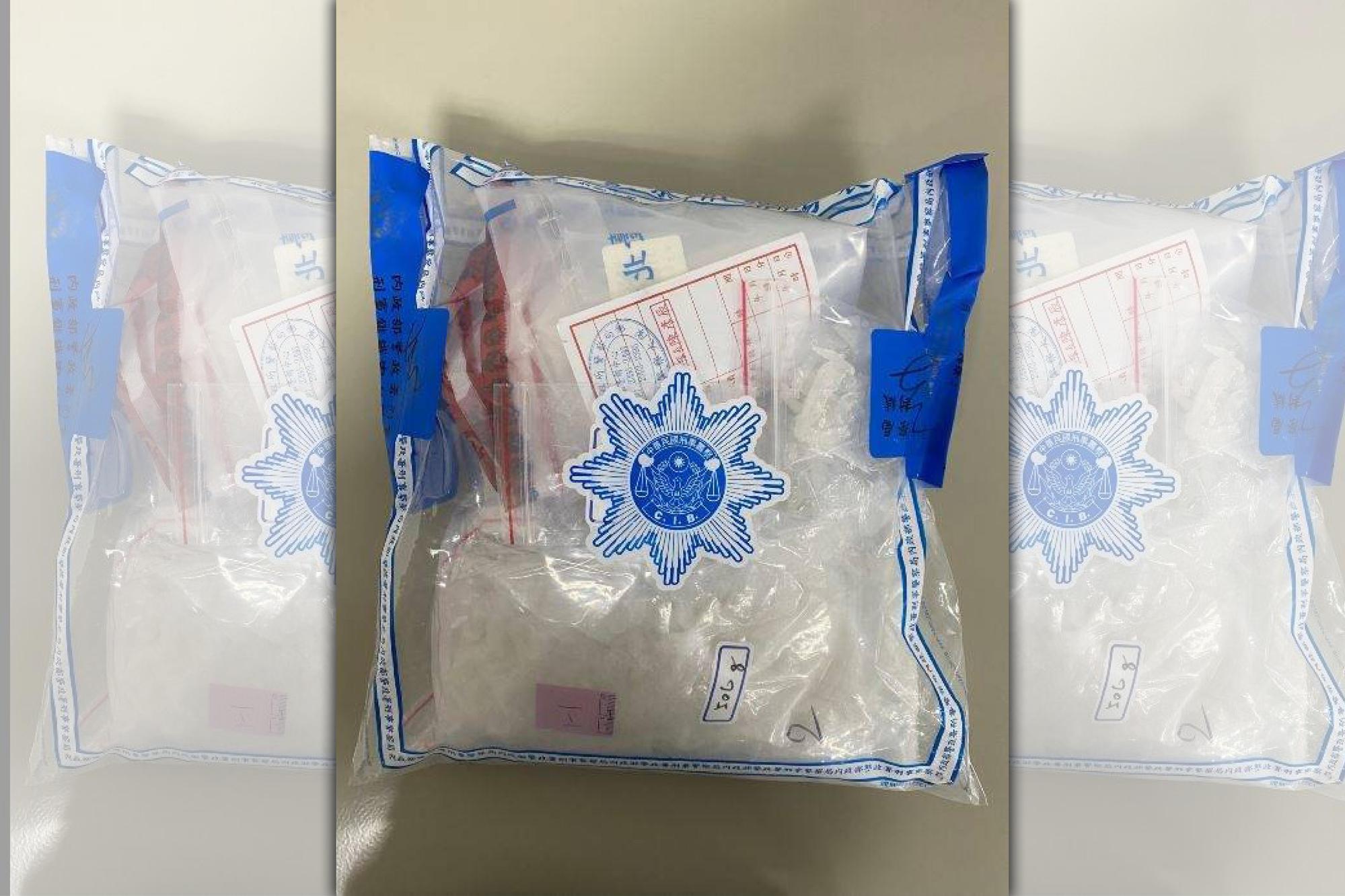 警方在陳嫌祖厝查獲1公斤的安非他命。（警方提供）