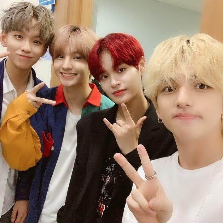 GUNO王君豪(左二)與MAHIRO(右一)曾參加《PRODUCE X 101》和TONY余景天(左一)是同屆練習生,李大輝(右二)以學長身分和他們合照。(翻攝王君豪IG)