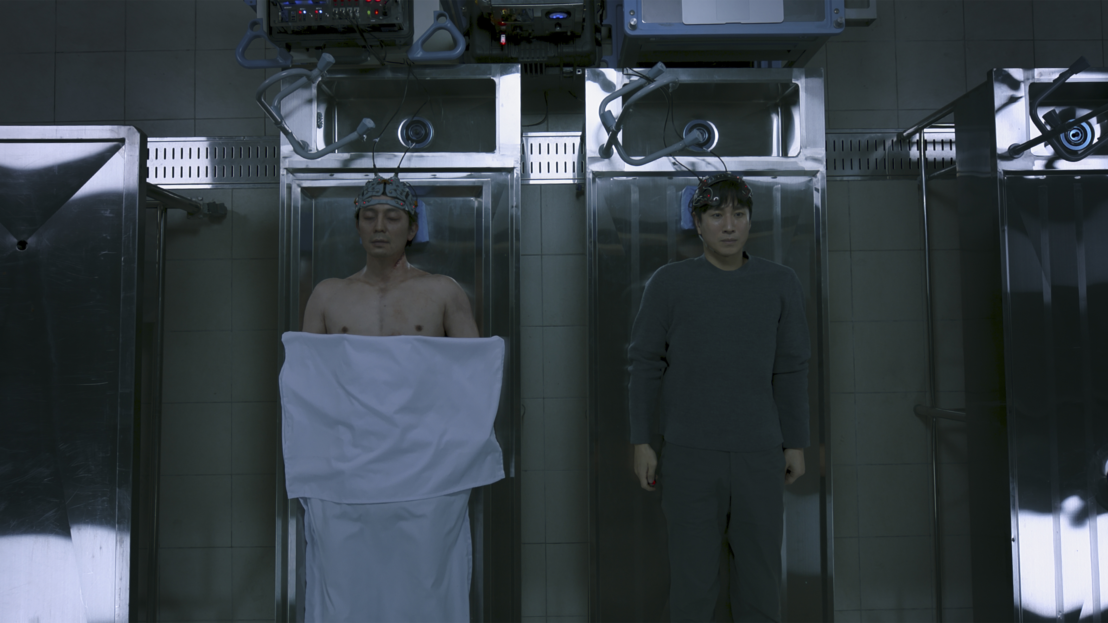 Apple TV+去年11月推出首部韓國原創劇《Dr.Brain》，由李善均（右）主演。（Apple TV+提供）