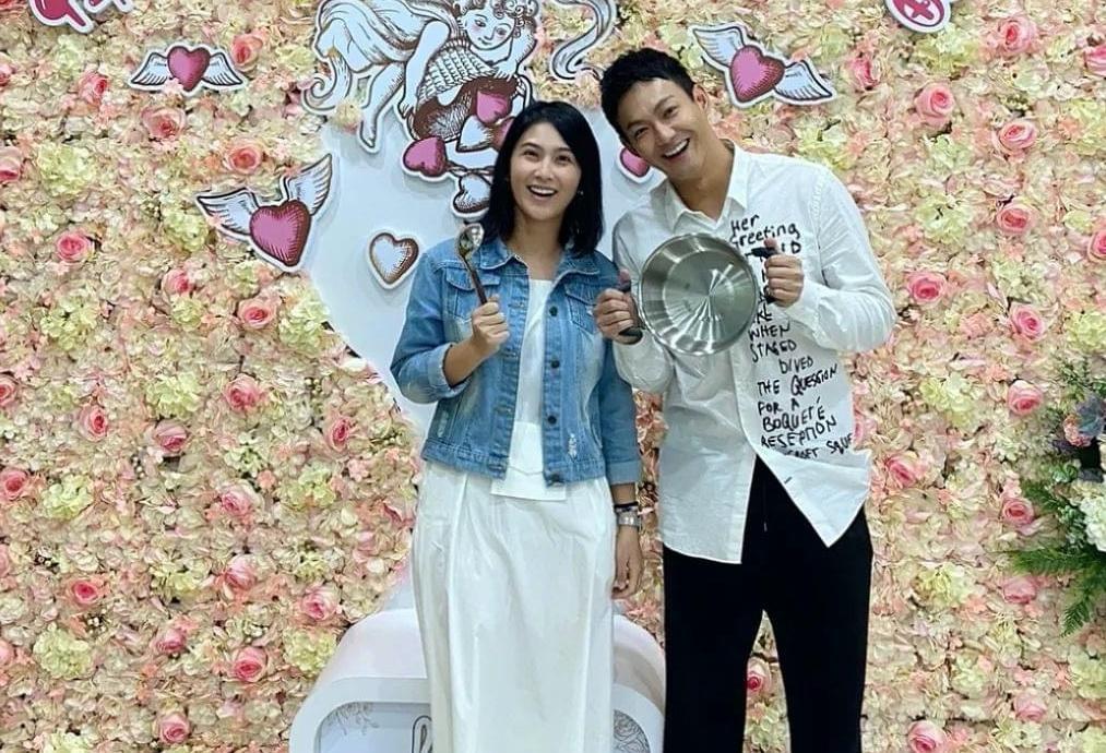 威廉在社群網站宣布和愛情長跑5年的女友卓君澤登記結婚。（翻攝自威廉臉書）