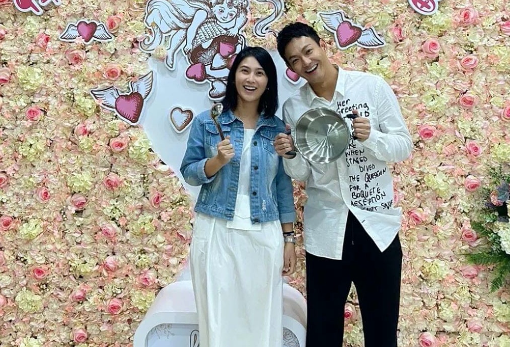 威廉在社群網站宣布和愛情長跑5年的女友卓君澤登記結婚。（翻攝自威廉臉書）