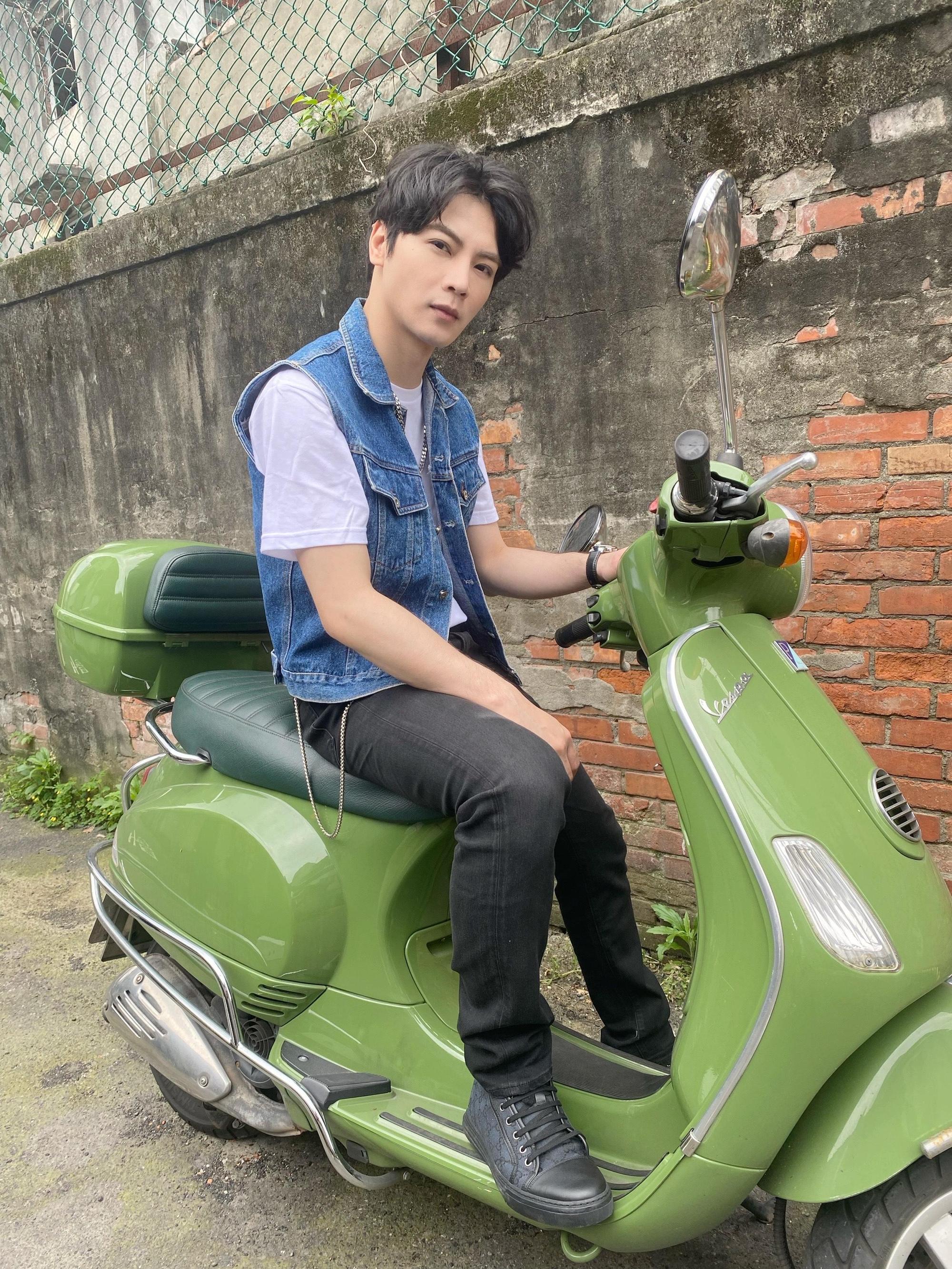 古曜威推出新歌〈我還是愛你的〉。（單純夢想文創事業、華納音樂提供）