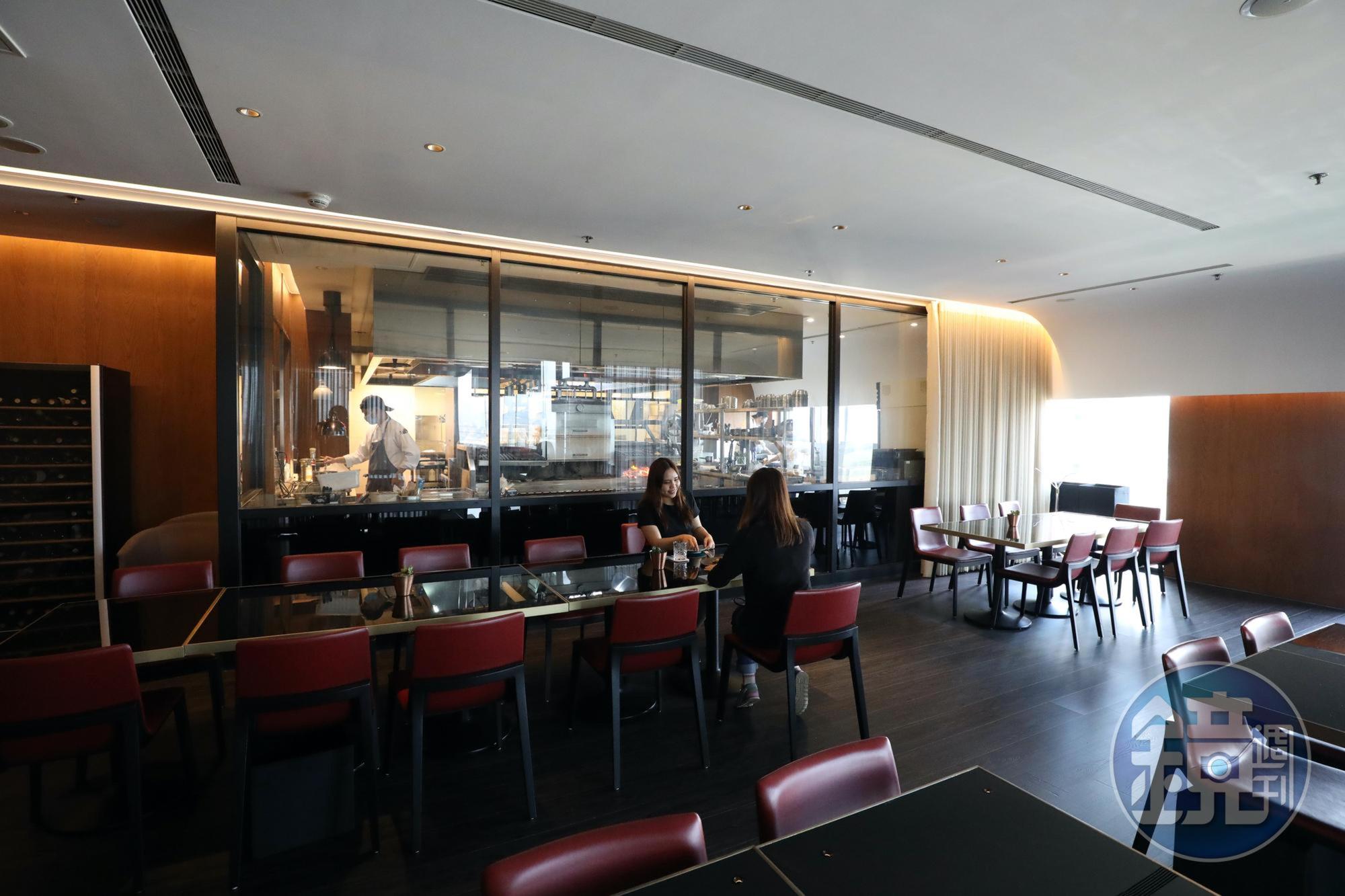 位於INGE'S Bar & Grill最內側的用餐區,能做為彈性運用的包廂,還可觀賞廚房料理實境秀。