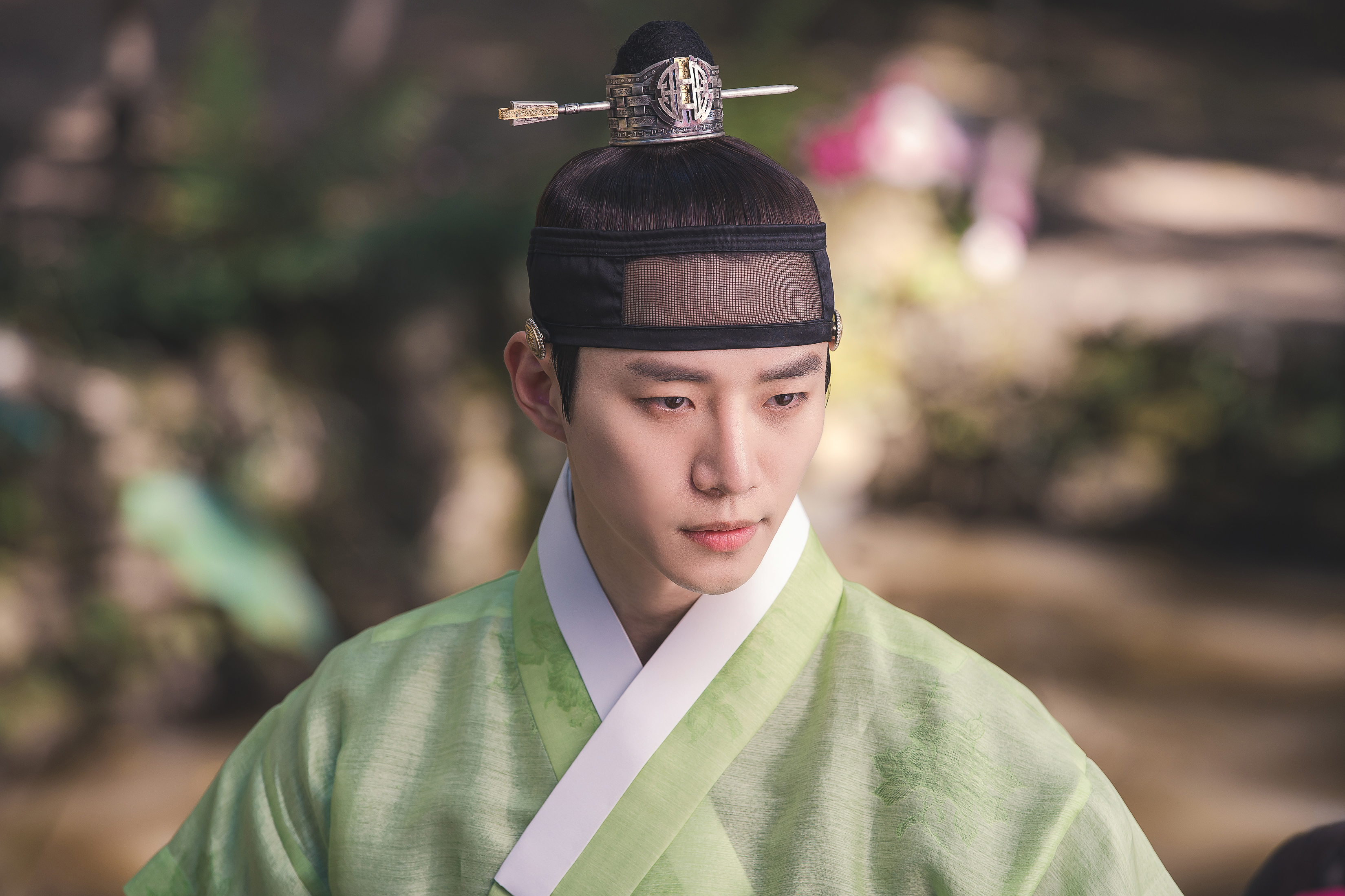 李俊昊在《衣袖紅鑲邊》飾演君主李祘,迷倒超多女粉。(friDay影音提供)