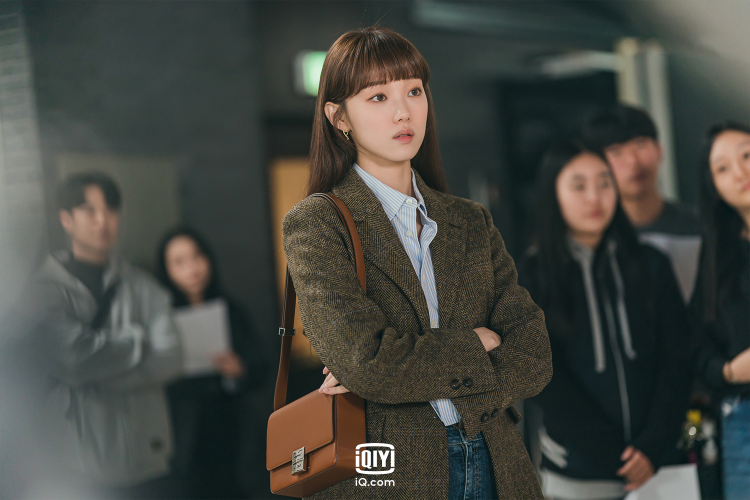 李聖經在新劇《Shooting Stars流星》飾演經紀公司宣傳組組長一角，她透露故事幾乎真實呈現演藝圈的狀況。（愛奇藝國際站提供）