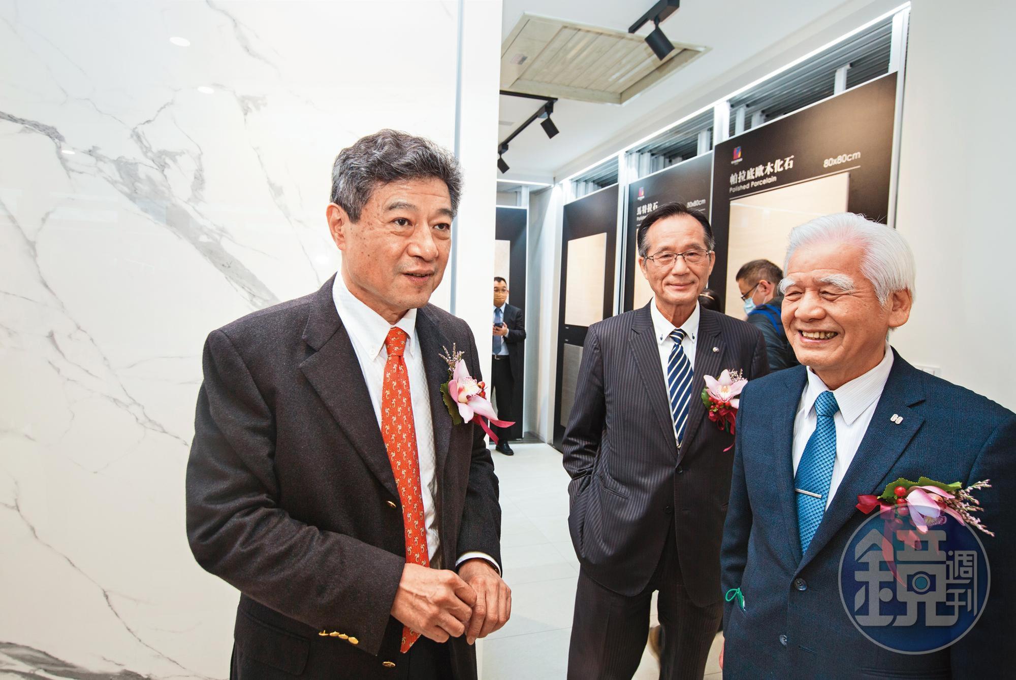 林榮德(左)長期與建商合作,長虹建設董事長李文造(右)、良茂建設董事長陳春銅(中)都是其客戶。
