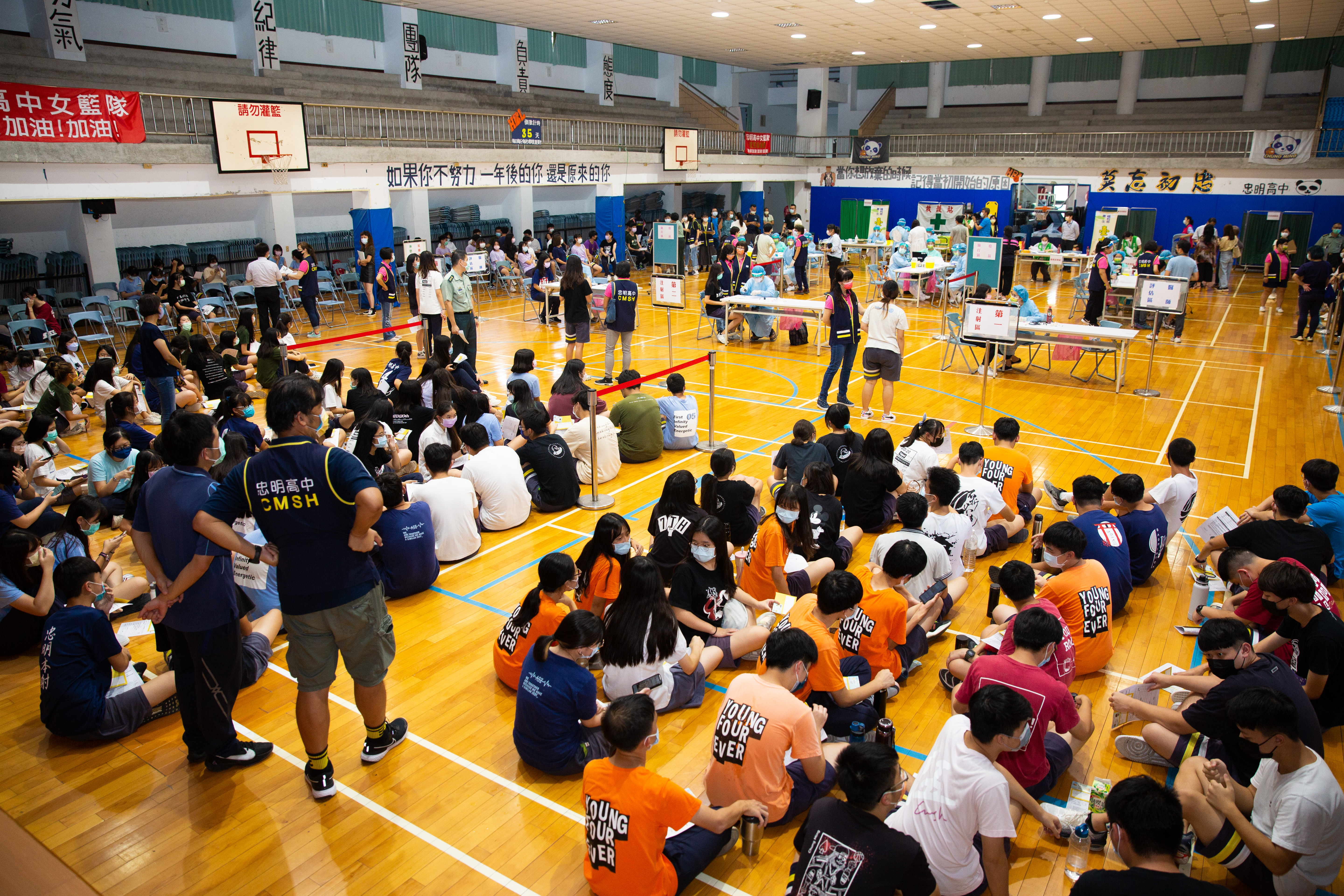 青少年下個月起陸續開打追加劑疫苗，兒童方面則尚未公布相關時程。（本刊資料照）