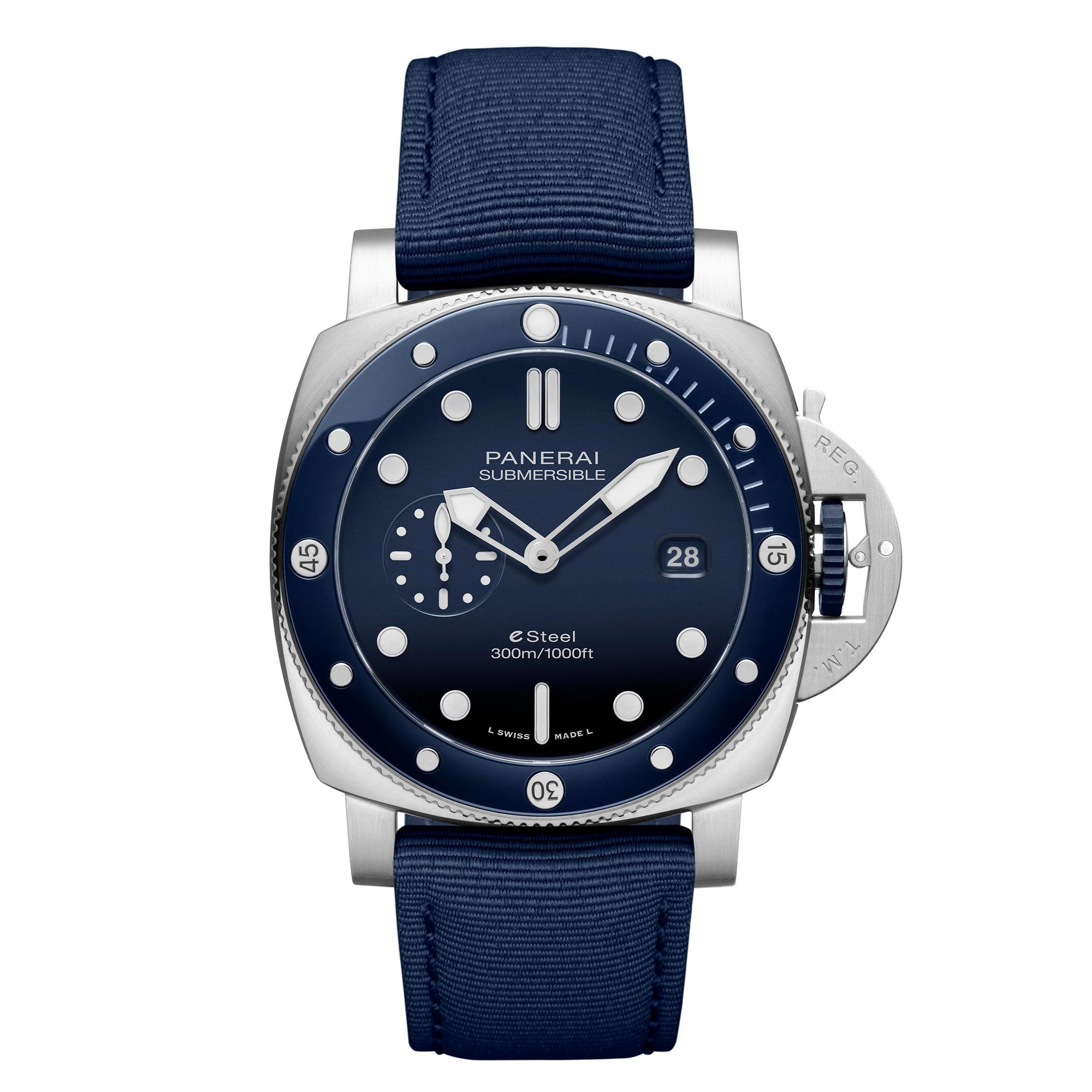 Submersible QuarantaQuattro eSteel™ Blu Profondo PAM01289,建議售價NT$341,000。