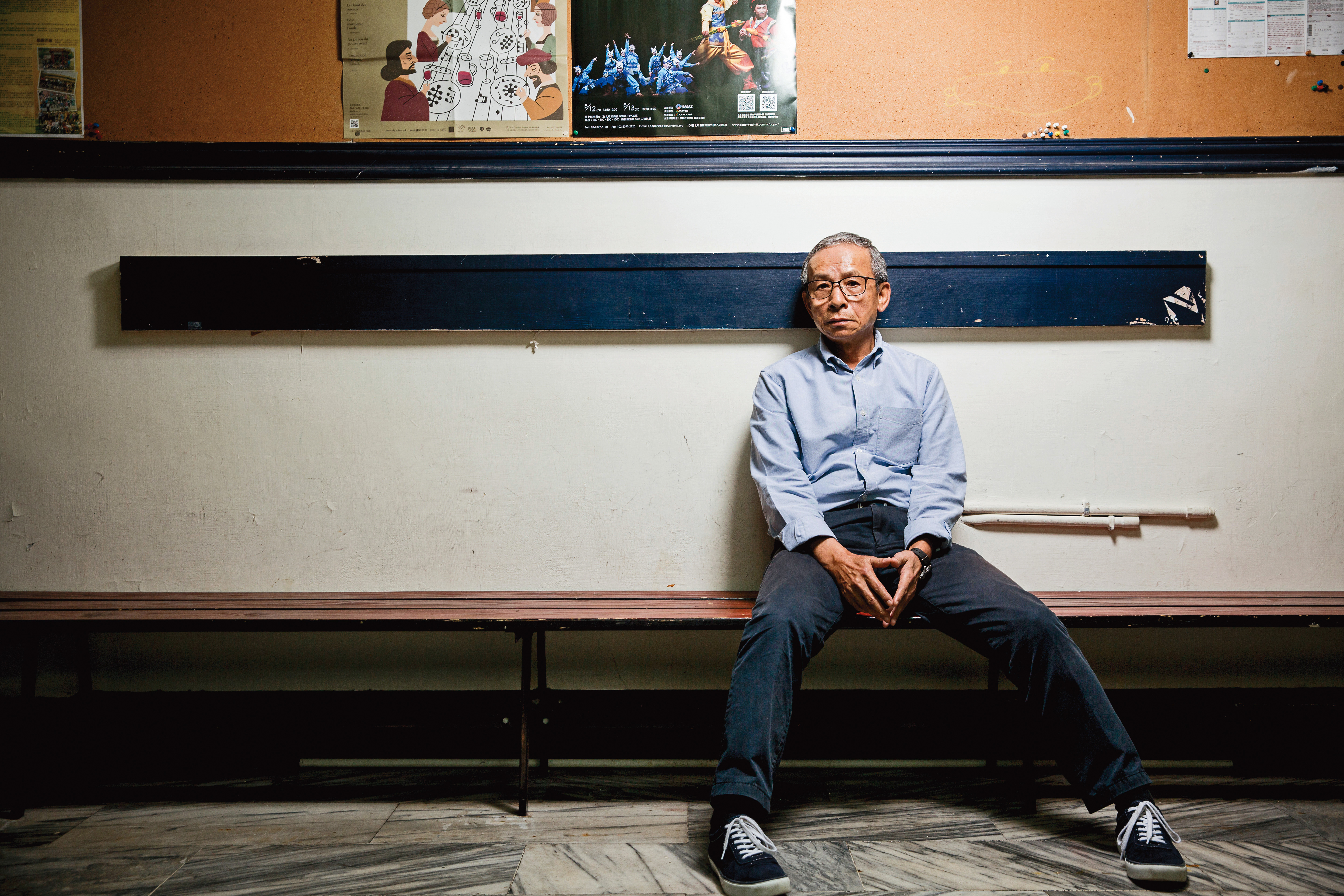 Sitting on the bench at his theater company, Wu Nien-jen spoke with a heavy heart. Despite his success in film, advertising, and stage productions, he feels that it all comes with pressure and responsibility.