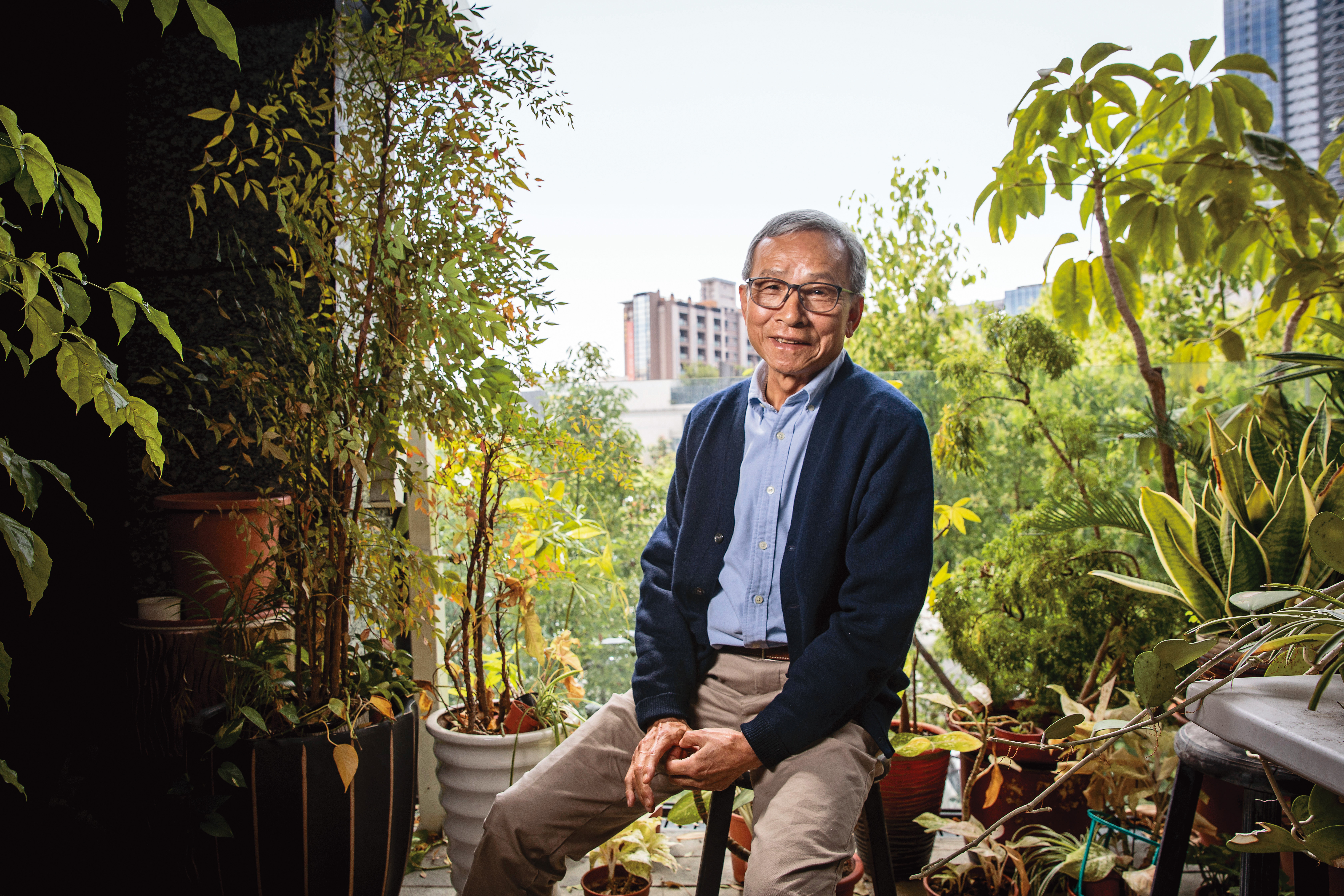 Apart from his creative endeavors, Wu Nien-jen also used the arts to promote social welfare, for which he received the Cultural Award from the Executive Yuan in recognition of the expanded social value of arts and culture.