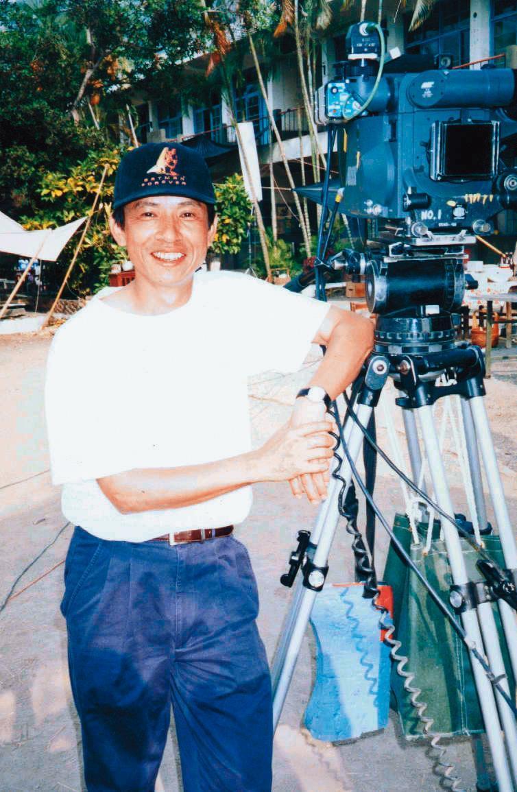 1995年,吳念真主持節目《台灣念真情》,挖掘台灣各地的本土故事,溫暖親切的旁白也讓他成為鄉土特色的代言人。(聯合知識庫)