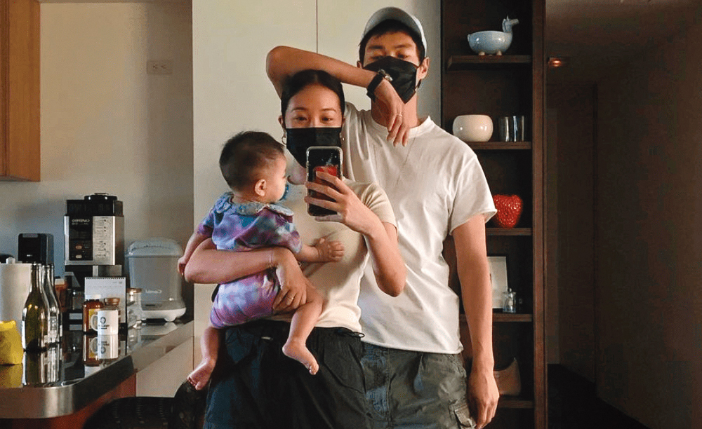 楊祐寧曾貼出太太Melinda所拍的全家福，是疫情間的一家日常。（翻攝自楊祐寧IG）