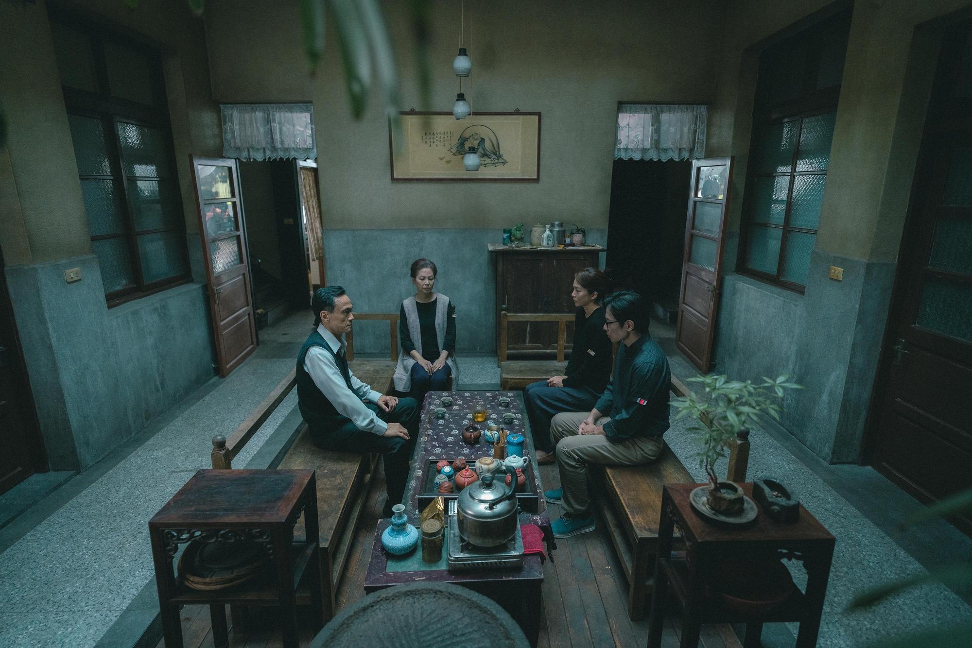 飾演Selina父母、姊姊和姊夫的演員陳以文、赫容、高宇蓁和舒偉傑,其遭遇叫觀眾驚呼。(皮諾丘電影提供)