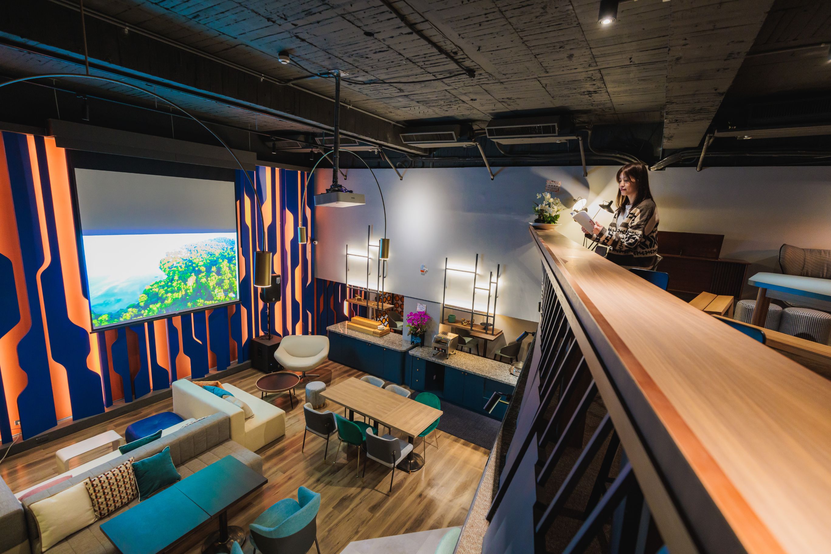 「悅樂旅店‧台中」強調共享空間，鼓勵客人多多享用公用空間的各種服務。