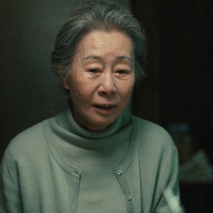 尹汝貞在《柏青哥》飾演老年善慈，守護家庭一生的她，作為祖母仍關愛著子孫輩，不希望他們犯錯。（翻攝hook entertainment IG）