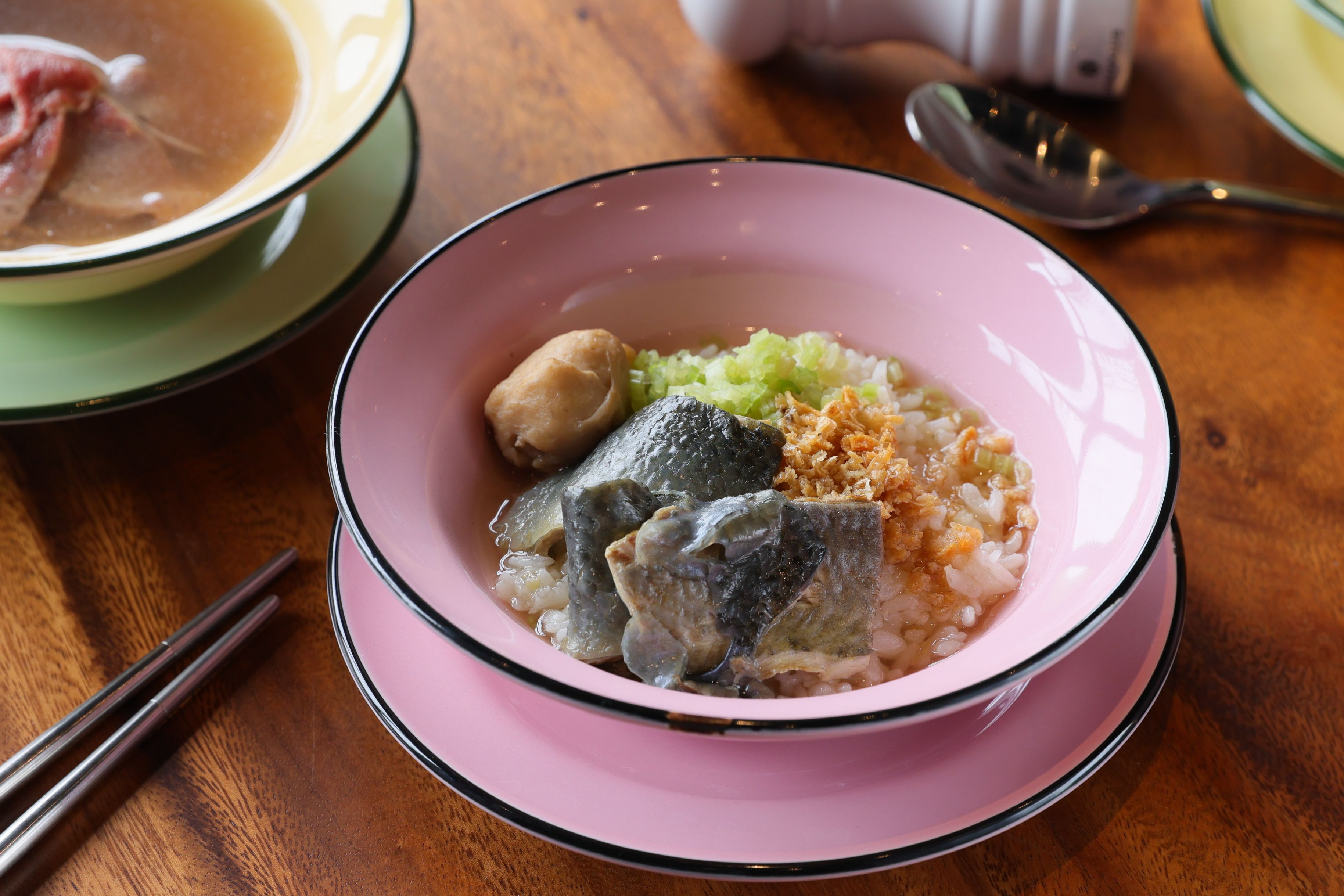 早餐選擇之一「海鮮飯湯」鮮味十足。