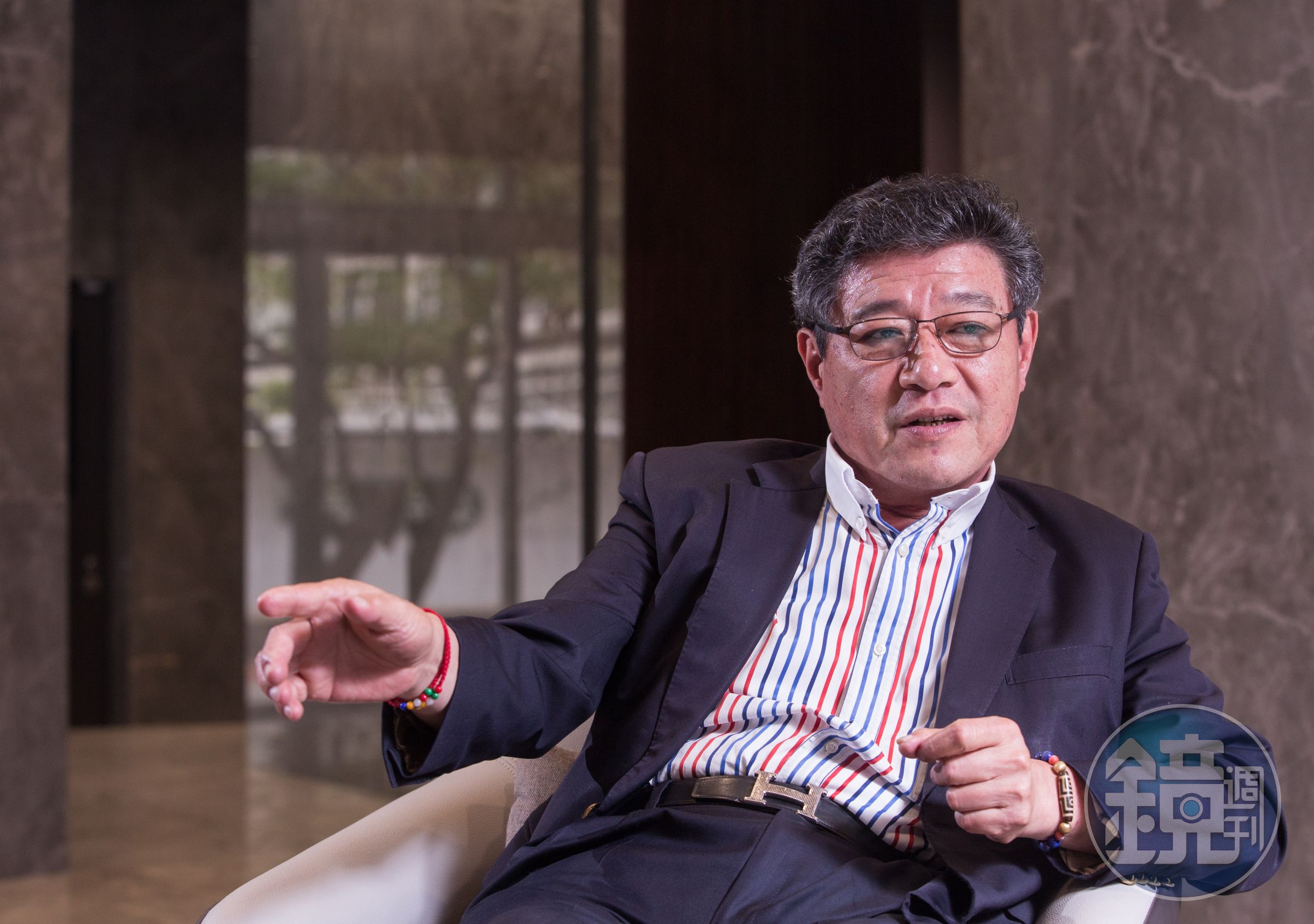 受惠台灣房市狂吹順風，帶動冠軍業績起飛。林榮德預言：「電子業太強，台灣經濟沒有不好的理由。」