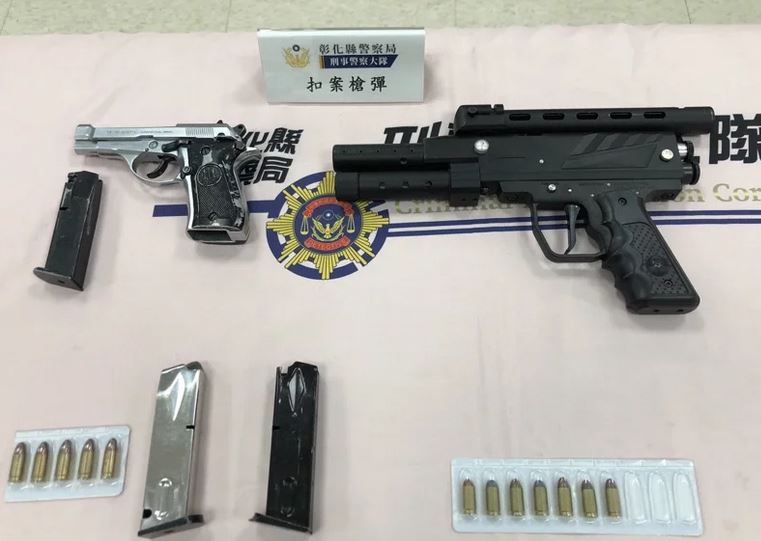 警方在掃黑查扣黑幫份子的槍彈。（警方提供）