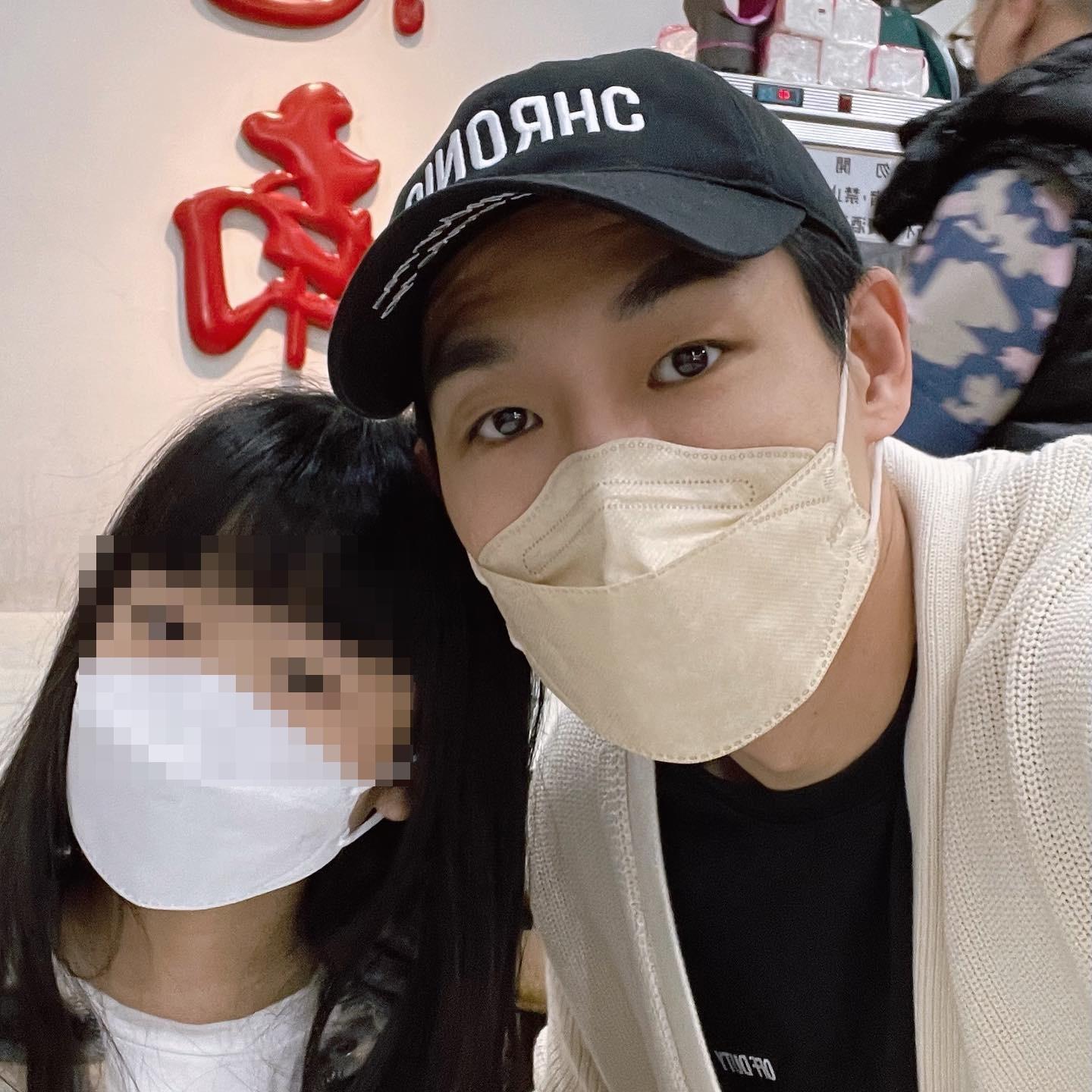 藍鈞天和大女兒感情親密,連老婆都吃醋。(翻攝自藍鈞天臉書)