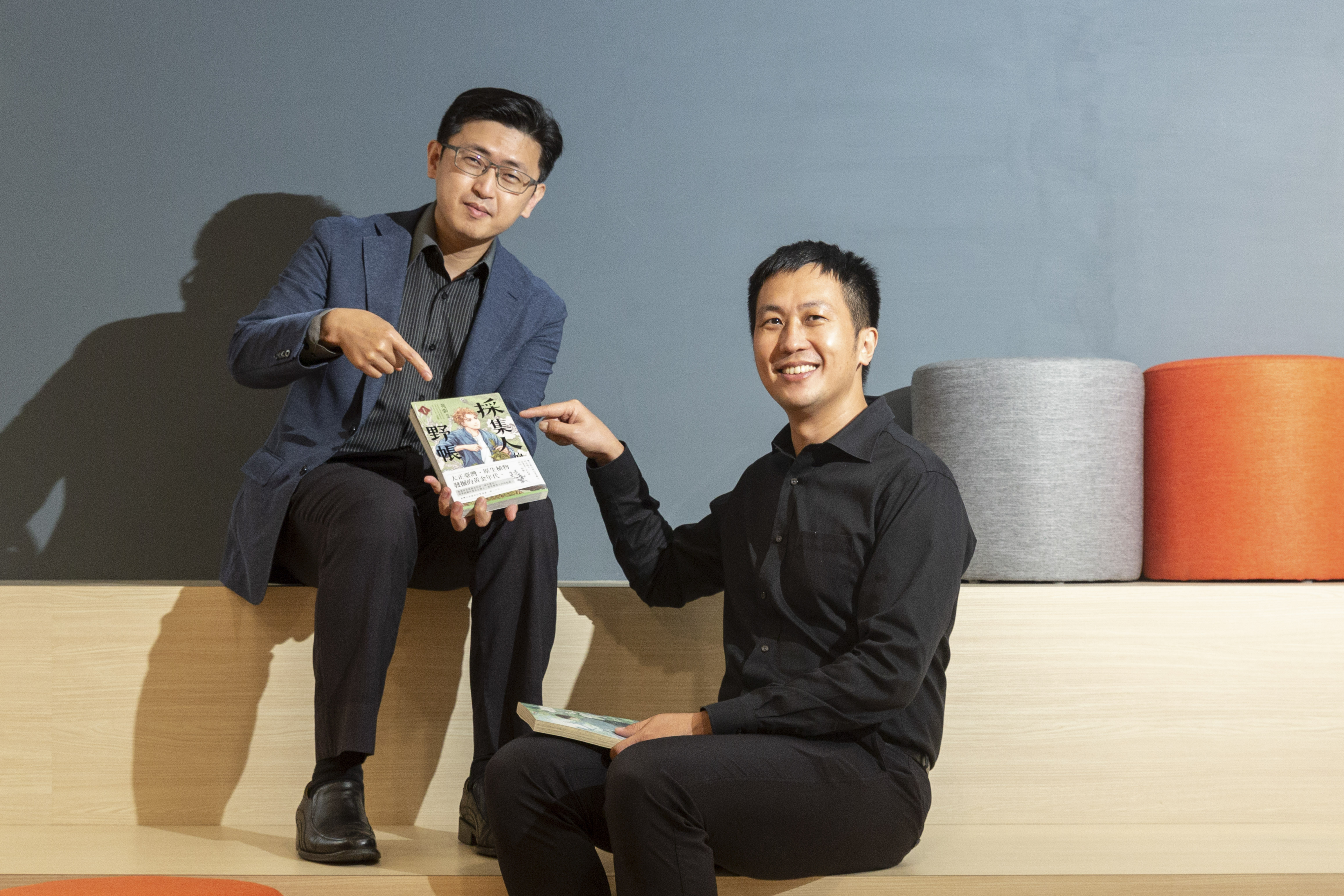 文策院副院長盧俊偉（左）提出「6化」策略振興台漫產業，右為文策院內容策進處異業合作組組長謝一麟。