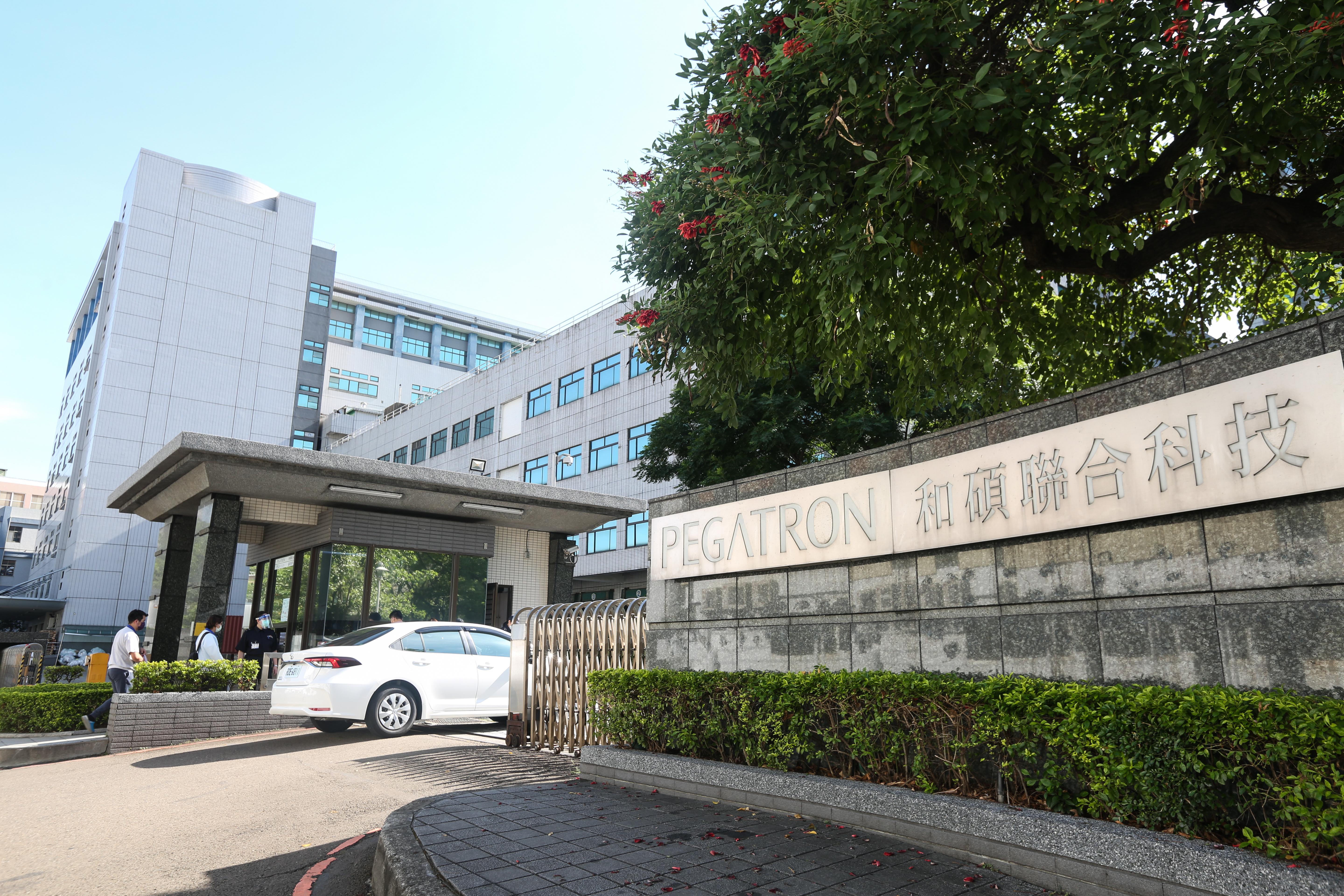 和碩龜山廠有60多位移工確診，已對1,600多位接觸者進行進一步的PCR篩檢。（本刊資料照）