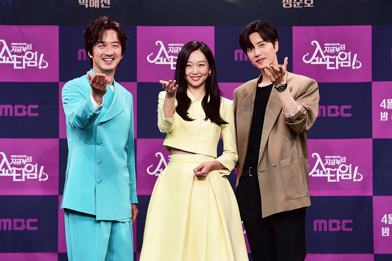 朴海鎮(右起)、秦基周和鄭俊鎬主演以人、鬼共存為題材的《現在開始是Showtime!》。(friDay影音提供)