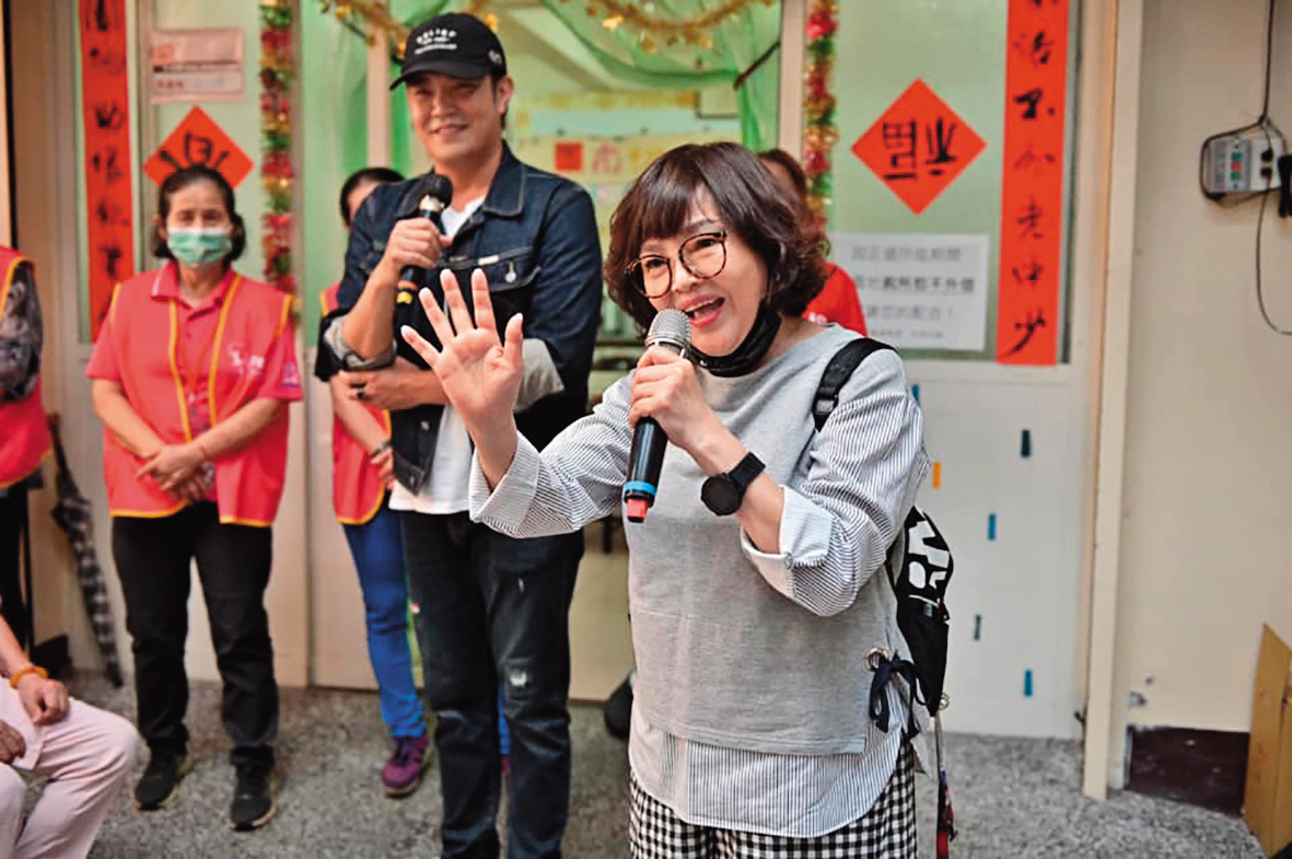 紀寶如長期照顧獨居老人,這次靠楊貴媚救急度難關。