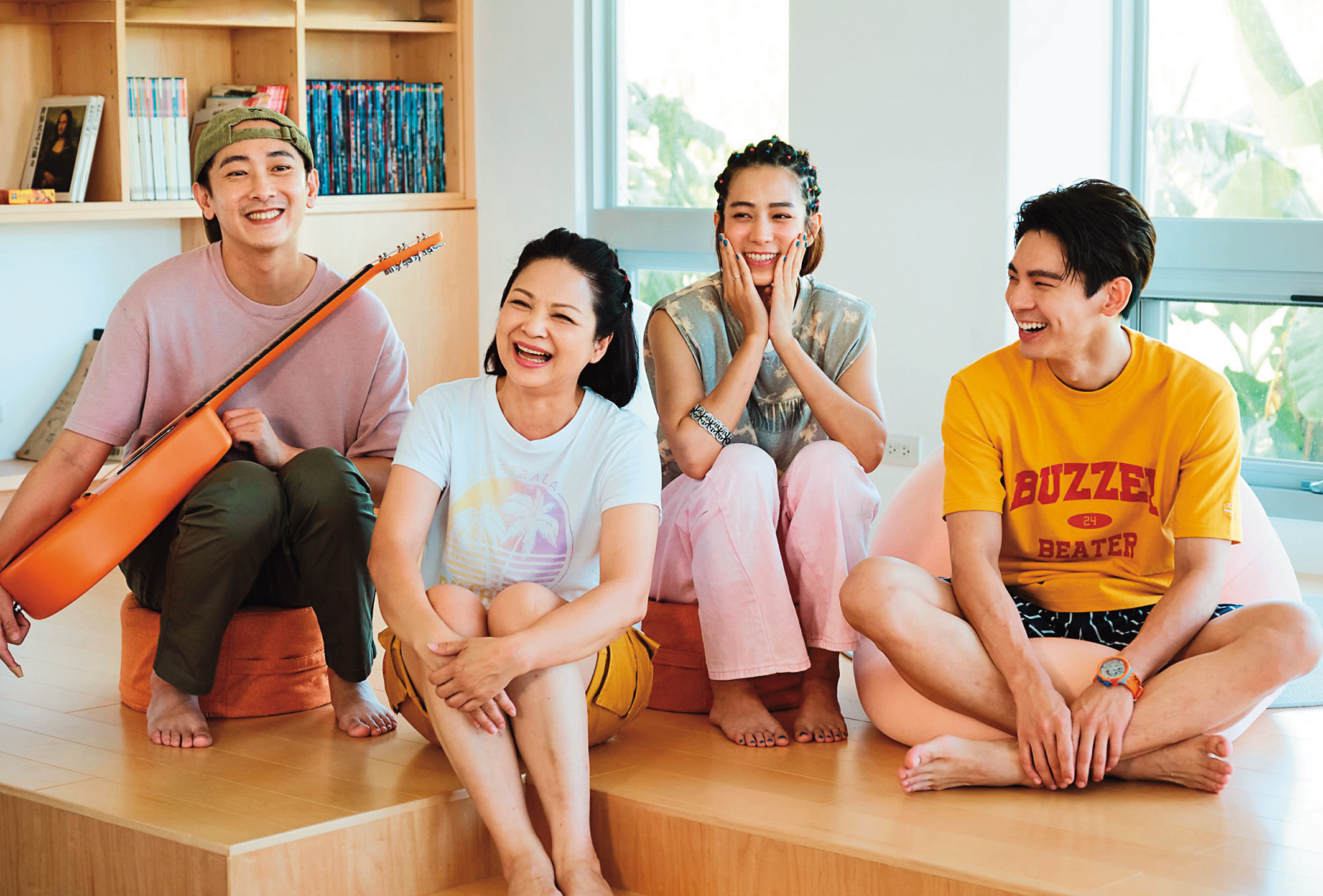 楊貴媚(左二)、温貞菱(右二)、林柏宏(右一)一起主持實境節目《阮三个》。