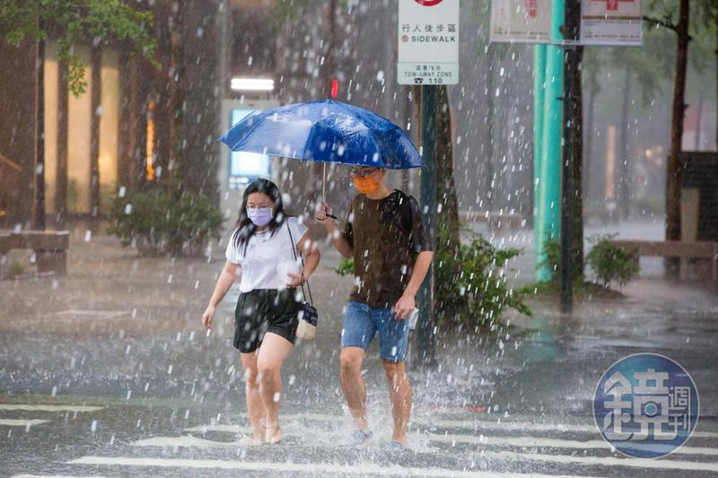 7縣市大雨特報！今悶熱高溫破32度　下週天氣持續「暖如夏」