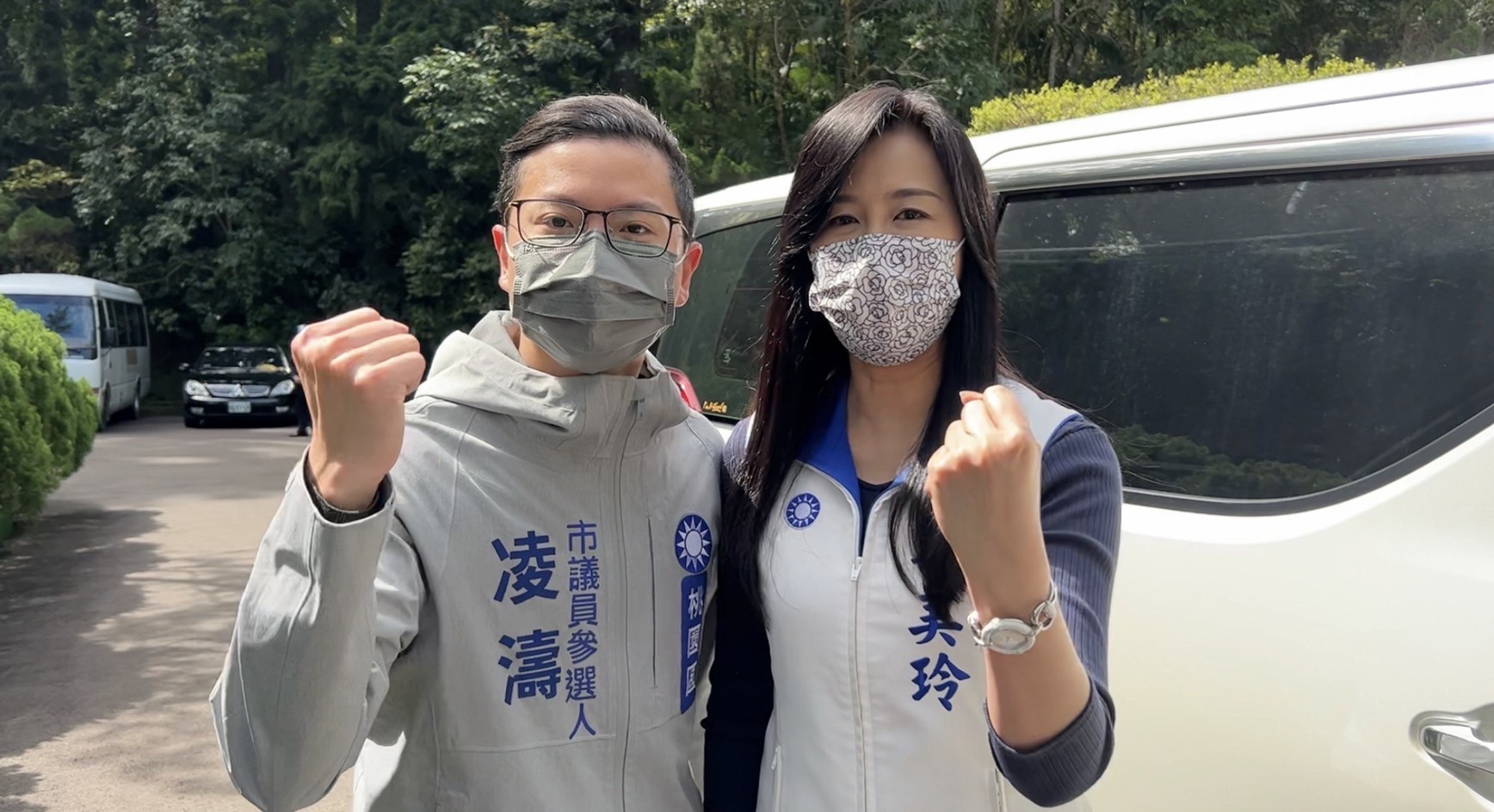 凌濤(左)投入桃園第1選區議員初選,獲得萬美玲(右)力挺。(凌濤提供)