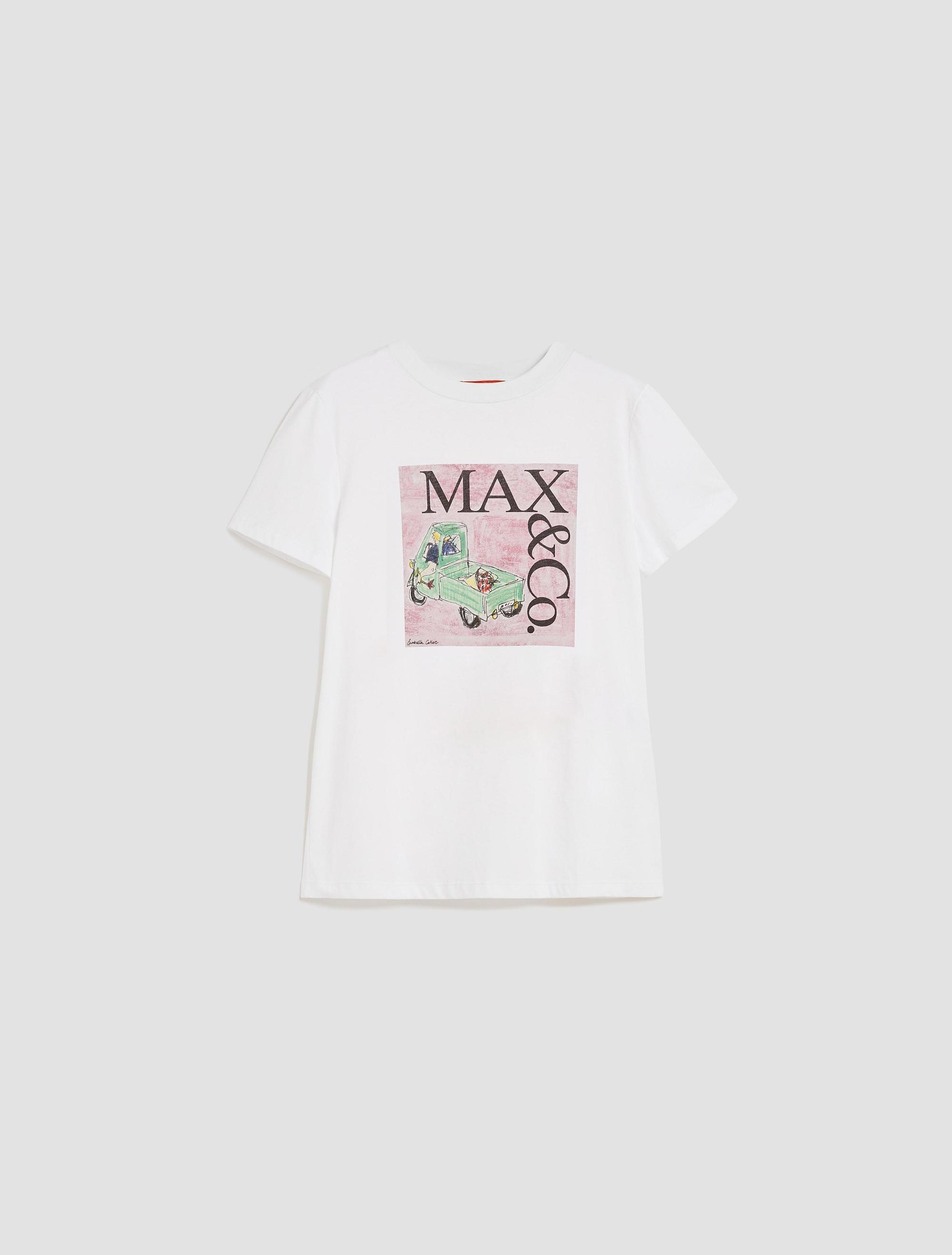 《華麗的冒險》插圖方型LOGO T-shirt NT$7,900 MAX&Co. （MAX&Co.提供）