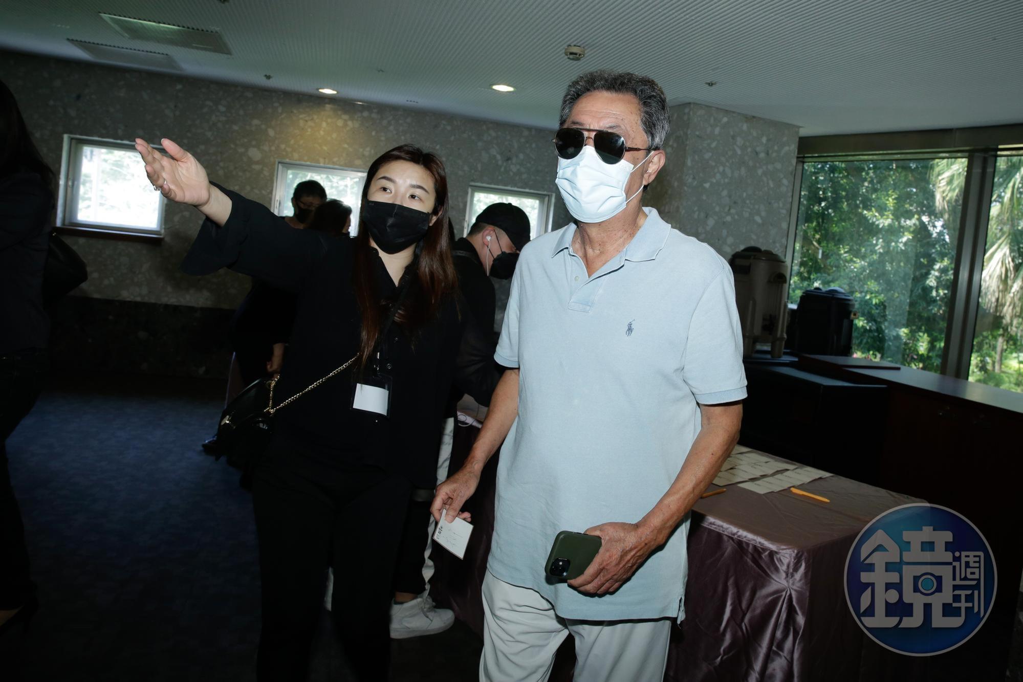 曾與顧寶明合作過2、30部電影的朱延平導演，難忘其在片場帶給大家歡樂的回憶。